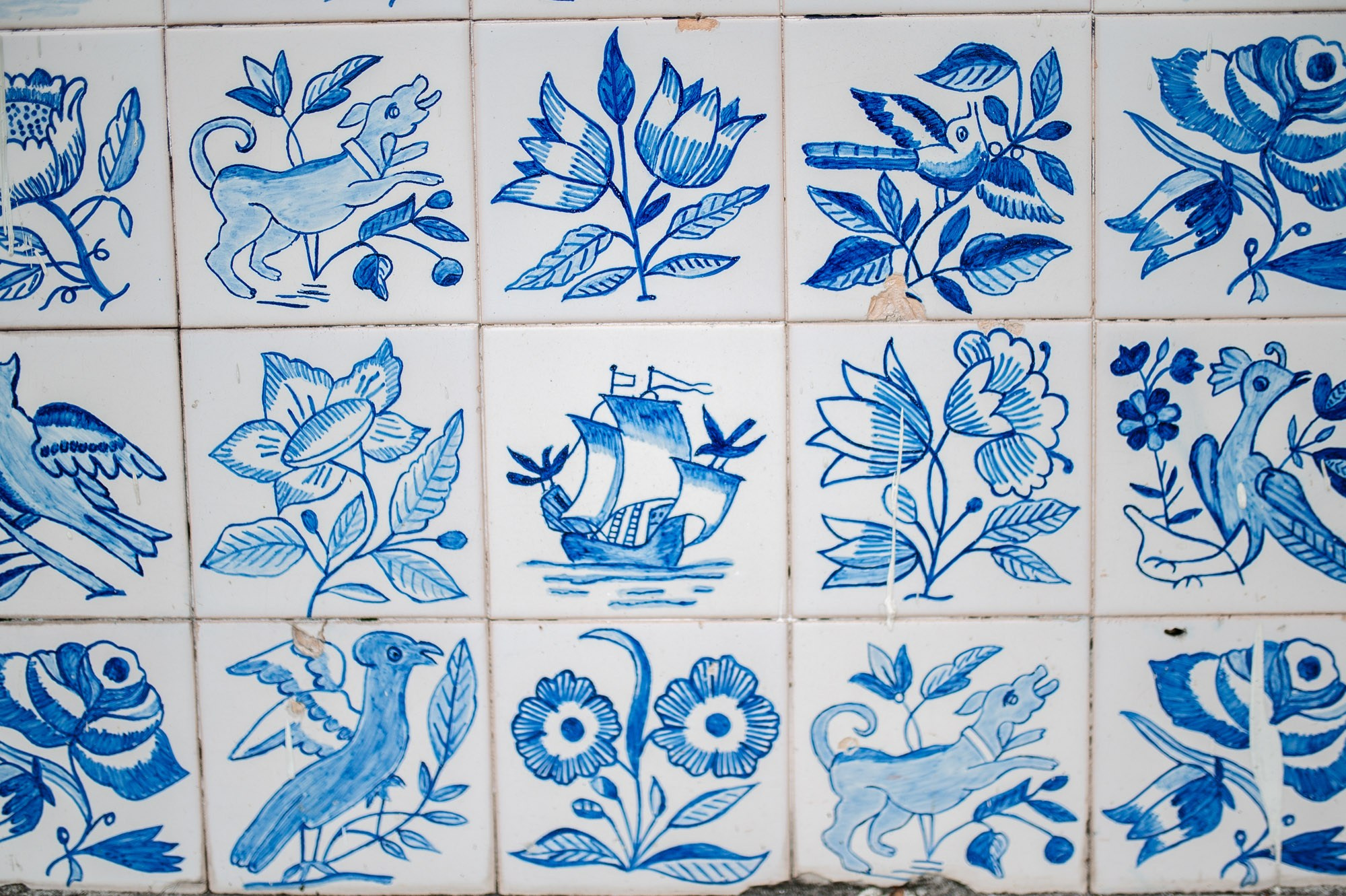 Alfama and Praça do Comércio are two iconic locations for photo shoots in Lisbon