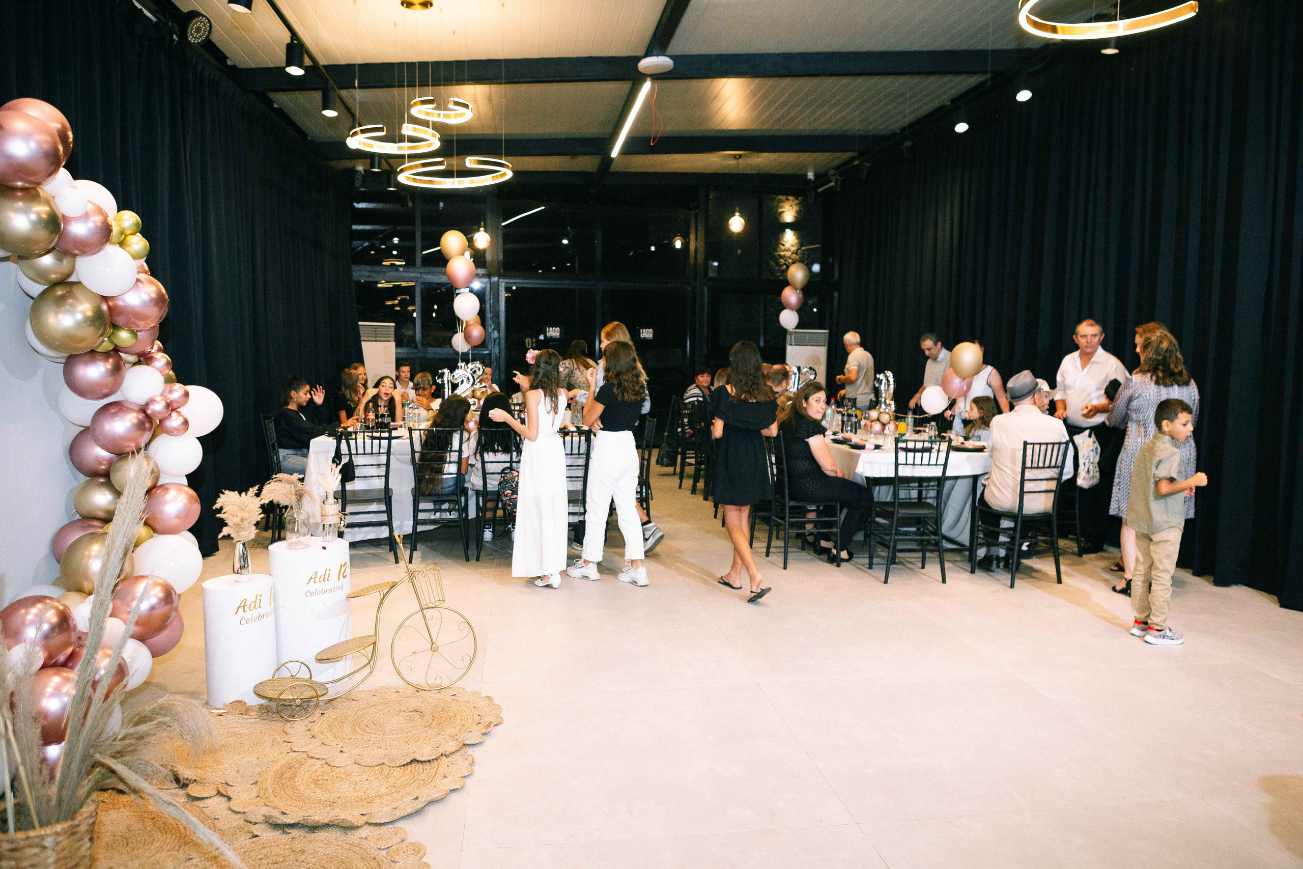 PARTY WITH FRIENDS. Https://shi-photo.com/