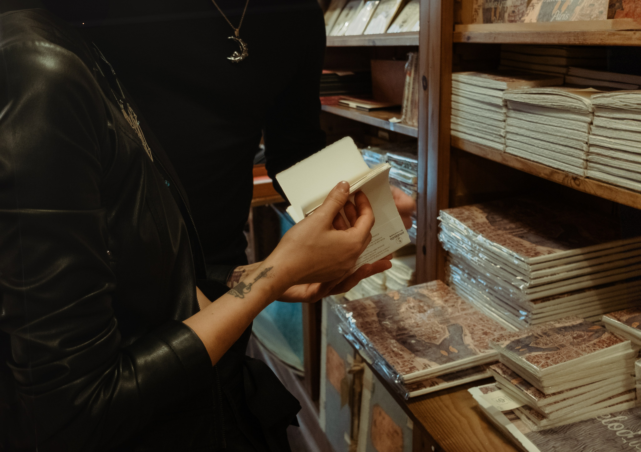 Парная стрит фотосессия. Фотограф в Париже Полина Осипова