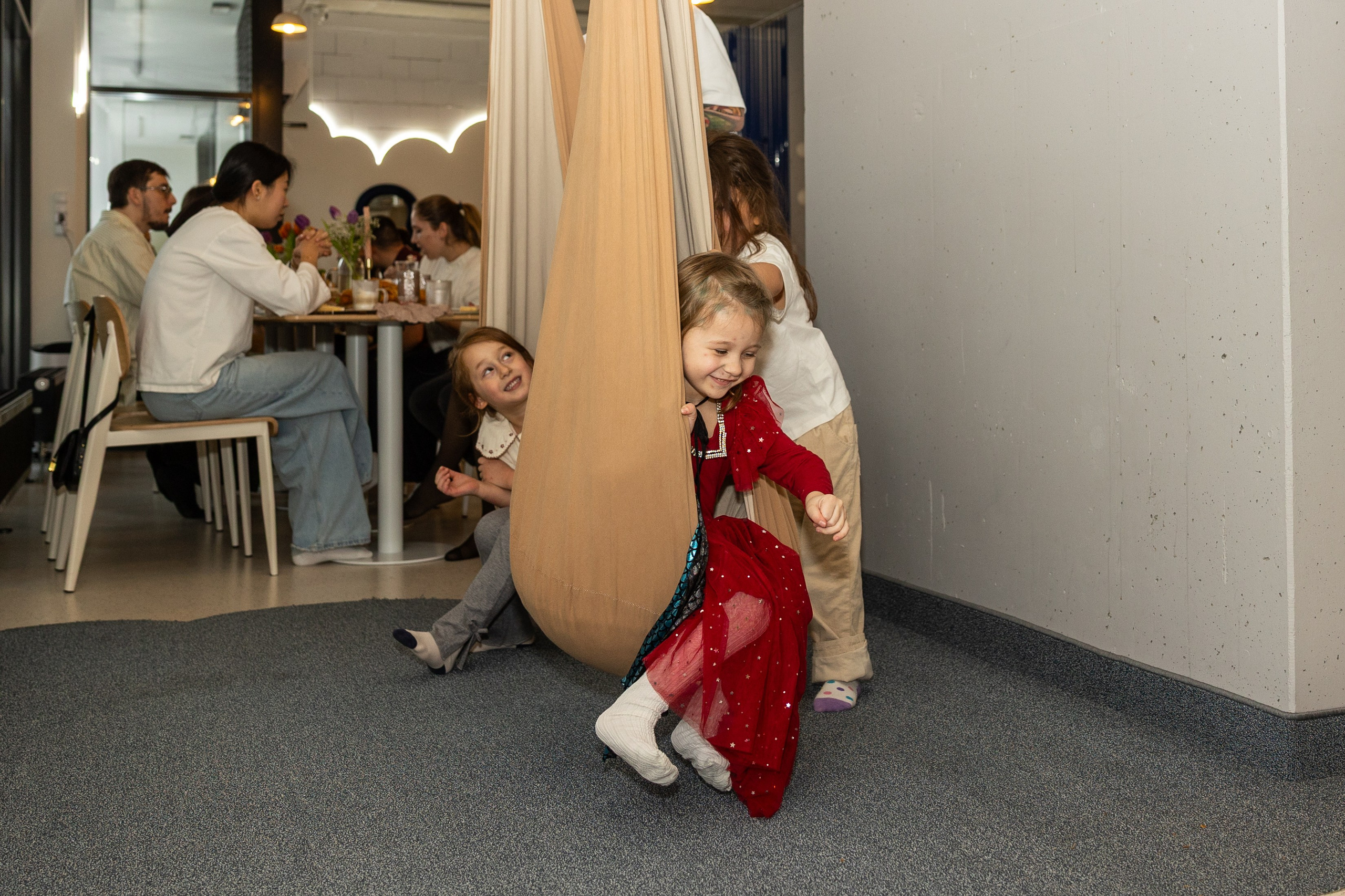 День рождения Артёма 24 января 2026 года. Семейный и детский фотограф в Варшаве Мила Бобровская