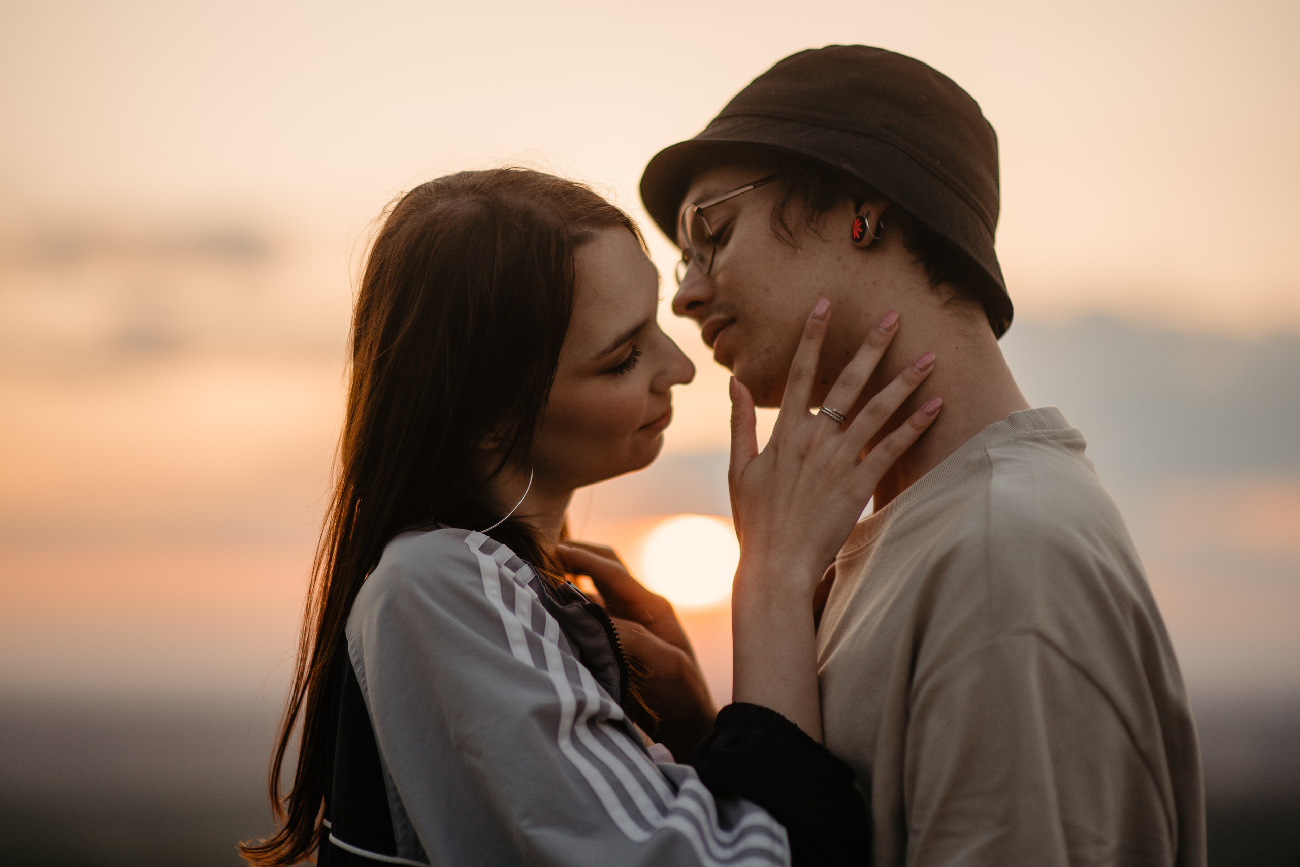 Sedinta foto la apus de primavara, copaci infloriti primavara. Proud Vision Weddings | Wedding Photography & Film — Servicii profesionale Foto Video Nunta Iasi