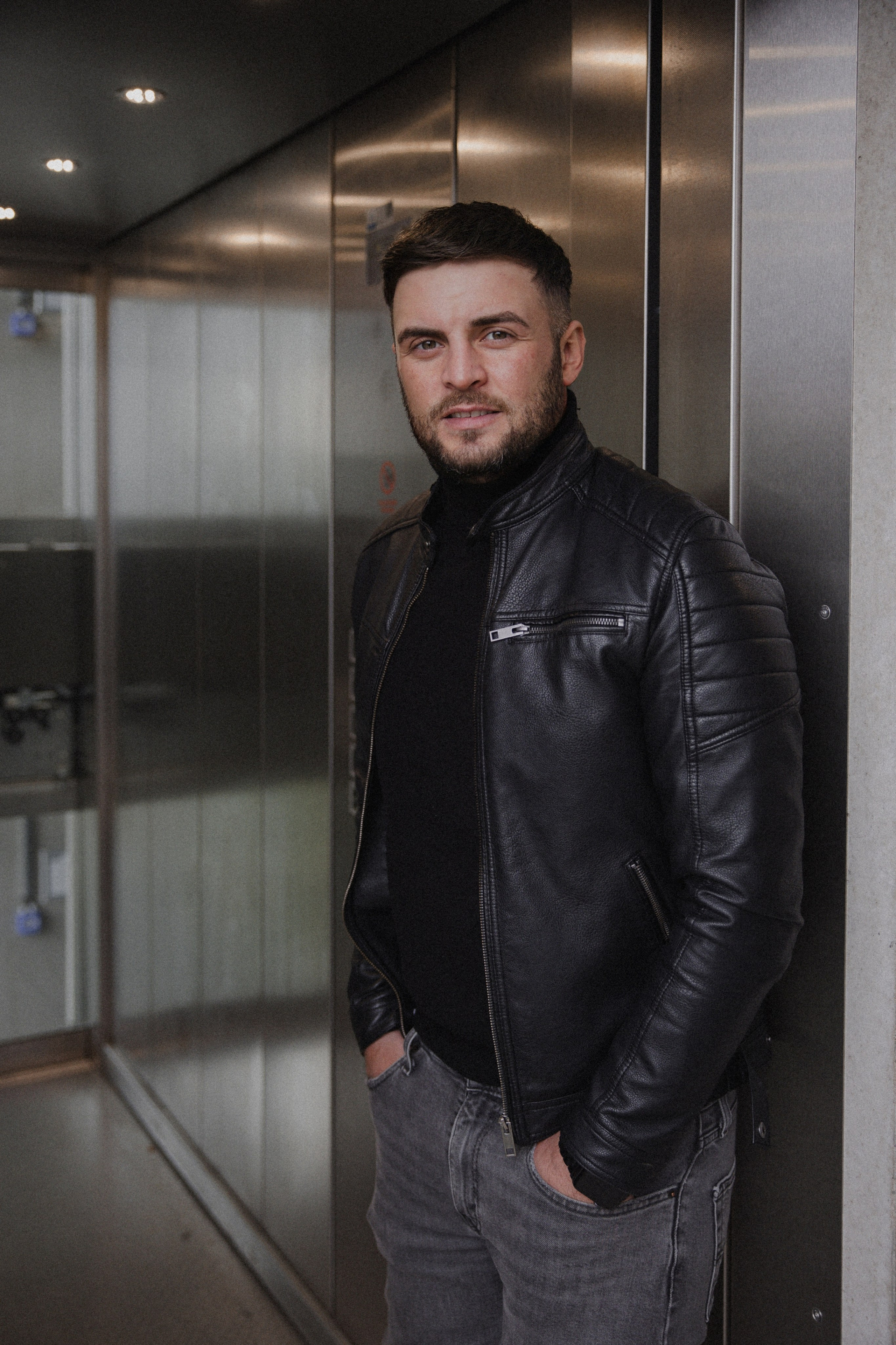 Liridon I Draußen. Hochzeitsfotografin Bochum | Halyna Reiche Fotografie NRW