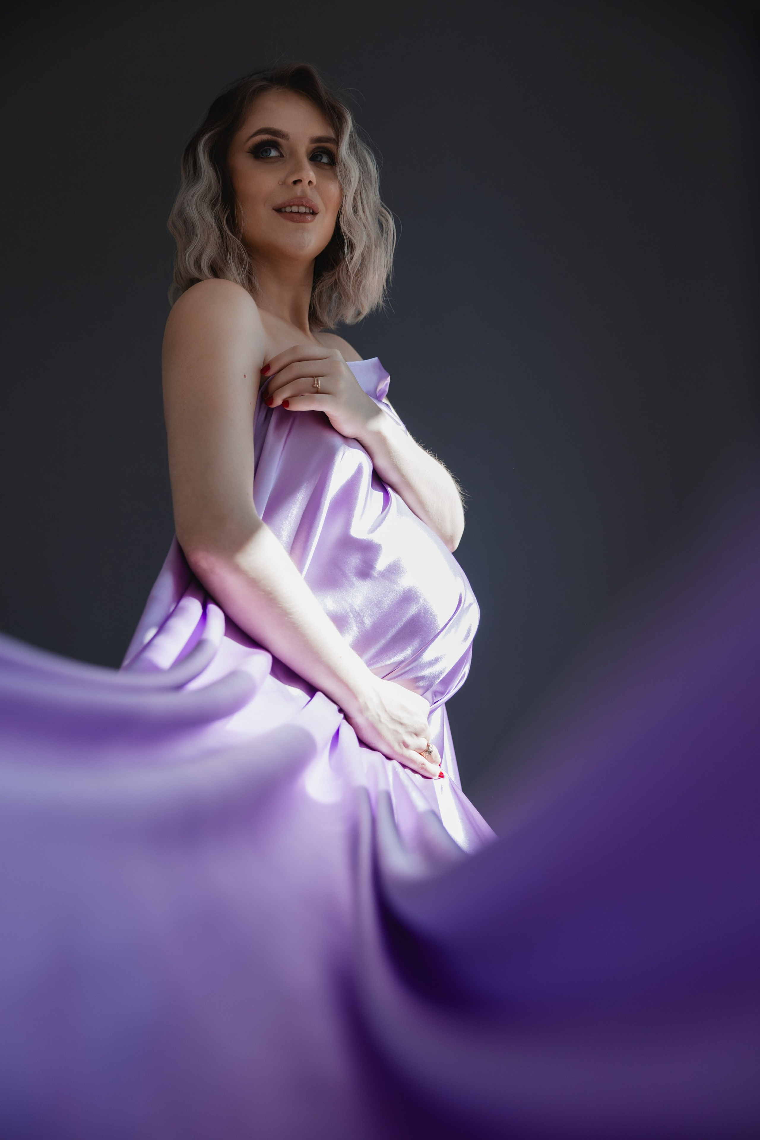 Babybauch Shooting im Fotostudio | Schwangerschaftsfotos in Bochum. Hochzeitsfotografin Bochum | Halyna Reiche Fotografie NRW