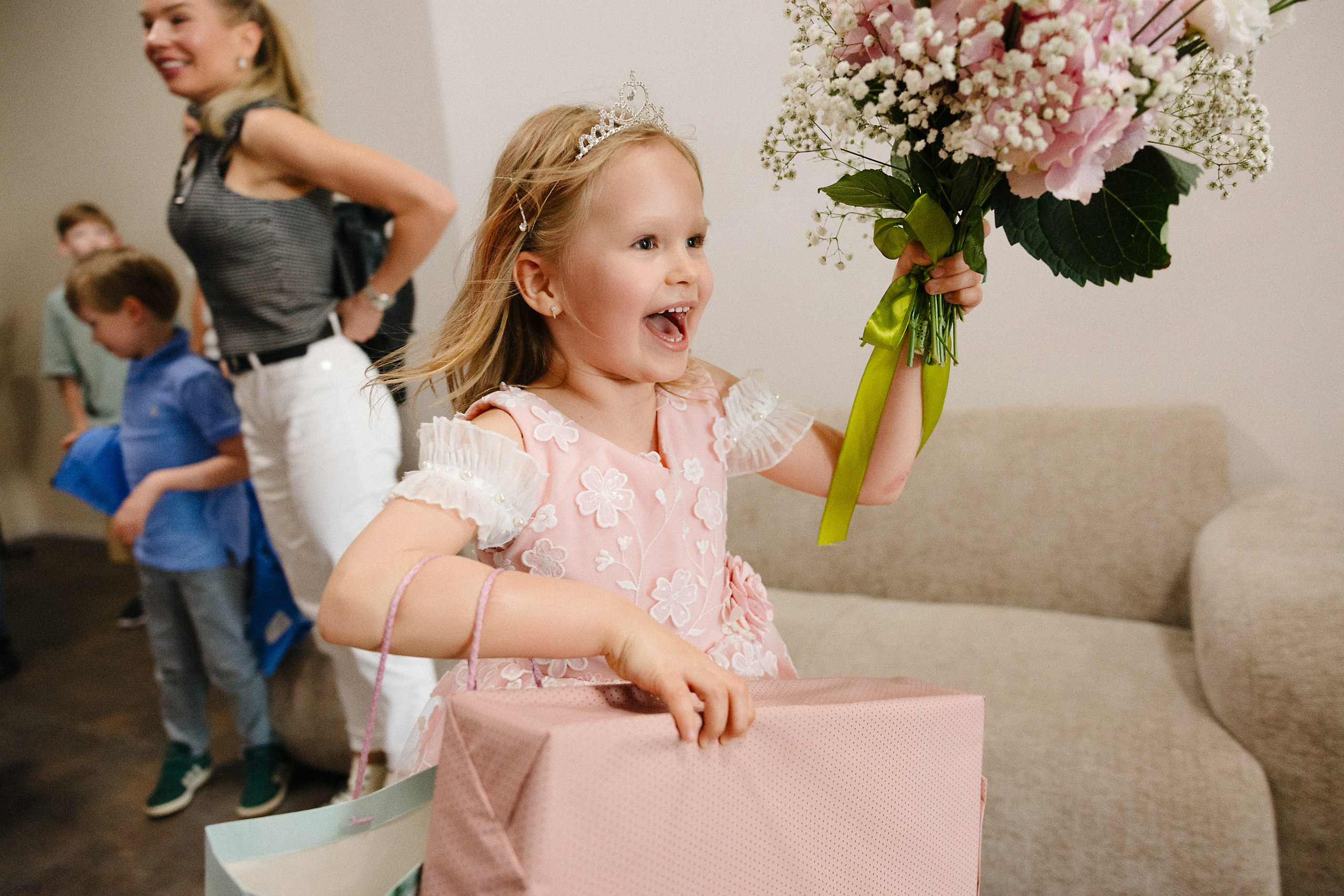 Фотосъёмка детского дня рождения 6 лет — Беззубик, Единорог и волшебная комната с Лабубу. Евгений Тимофеев | Свадебный и контент-фотограф и видеограф в Риге