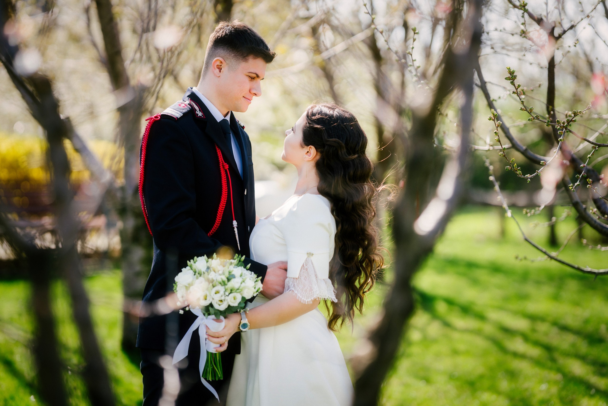 Povestitor prin fotografie - Fotograf nuntă Botoșani  – Alin Chirilă -* Gabriel și Denisa la starea civilă în Unțeni Botoșani, fotografie de cuplu pe scări elegante, Alin Chirilă fotograf* Mire și mireasă după cununia civilă în comuna Unțeni Botoșani, ședință foto realizată de AlinoFotoStudio* Fotograf stare civilă Botoșani, Gabriel și Denisa privindu-se cu drag pe scările locației de eveniment* Cuplu proaspăt căsătorit la cununia civilă Unțeni, fotografie romantică realizată de Alin Chirilă fotograf* Gabriel și Denisa după ceremonia civilă, ședință foto la Restaurant Luceafărul Popas Cucorăni* Fotograf evenimente Botoșani, stare civilă Unțeni, mire și mireasă în cadru elegant și luminos* Mire în uniformă și mireasă cu buchet alb, fotografie de nuntă civilă în județul Botoșani* AlinoFotoStudio portret de cuplu la stare civilă, Gabriel și Denisa în ziua logodnei civile* Fotograf cununie civilă Botoșani, moment romantic surprins la Popas Cucorăni Luceafărul* Gabriel și Denisa și-au spus da la Unțeni Botoșani, amintiri fotografice naturale și elegante* Mireasă cu păr ondulat și mire în uniformă militară, fotografie de cuplu la stare civilă* Alin Chirilă povestitor prin fotografie, cununie civilă Gabriel și Denisa în Botoșani* Ședință foto de stare civilă Botoșani, cuplu pe scări decorative într-un cadru rafinat* Fotograf nuntă și stare civilă Suceava Botoșani Iași, Gabriel și Denisa în ziua cea mare* Imagine romantică de la cununia civilă Unțeni, mire și mireasă zâmbind unul către celălalt, fotograf uvertura mall Botoșani, fotograf mall- servicii foto- video Botoșani 