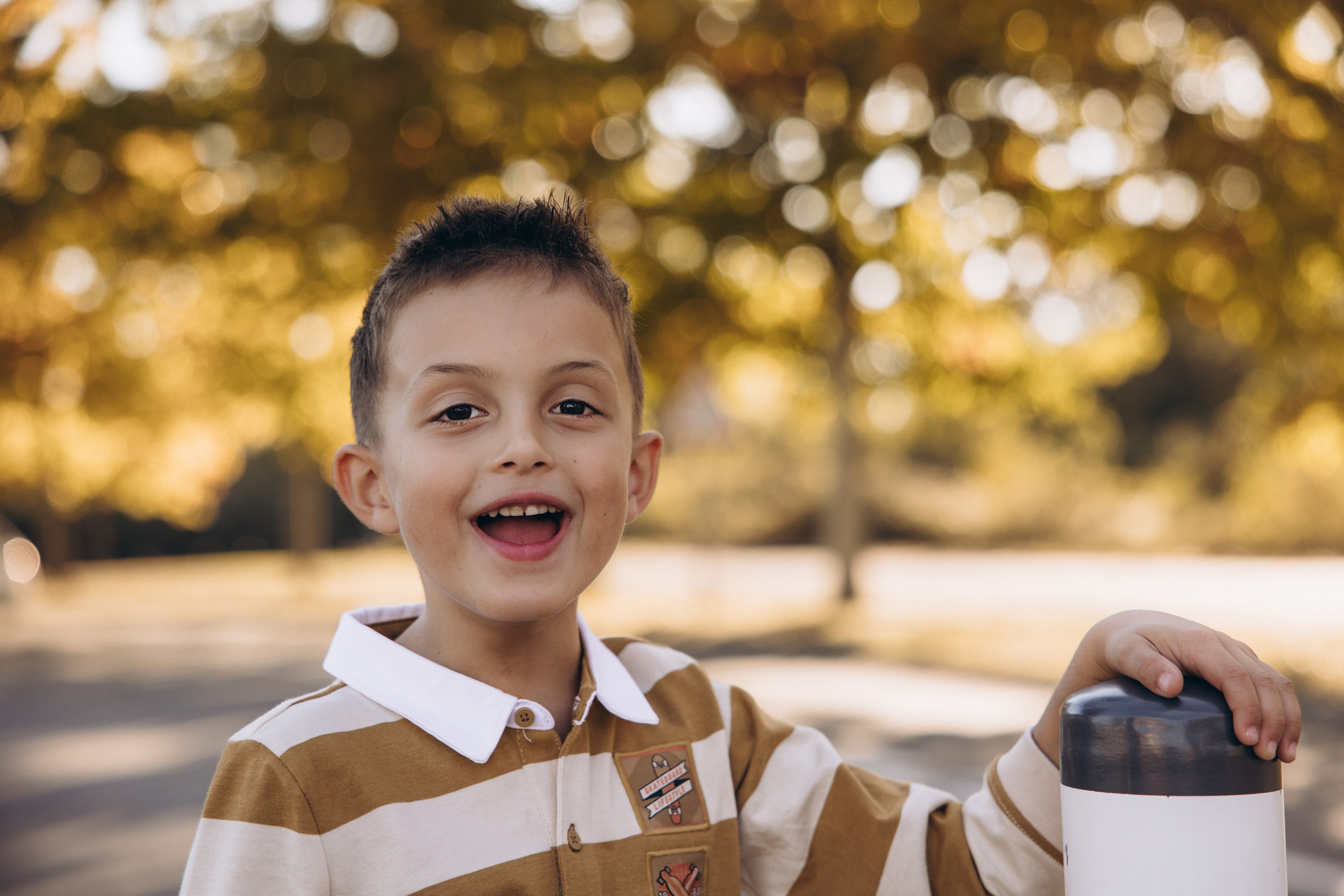 Autumn mother-son family photoshoot in Toulouse. Eugénie Smirnova — your photographer in Toulouse and southwest France