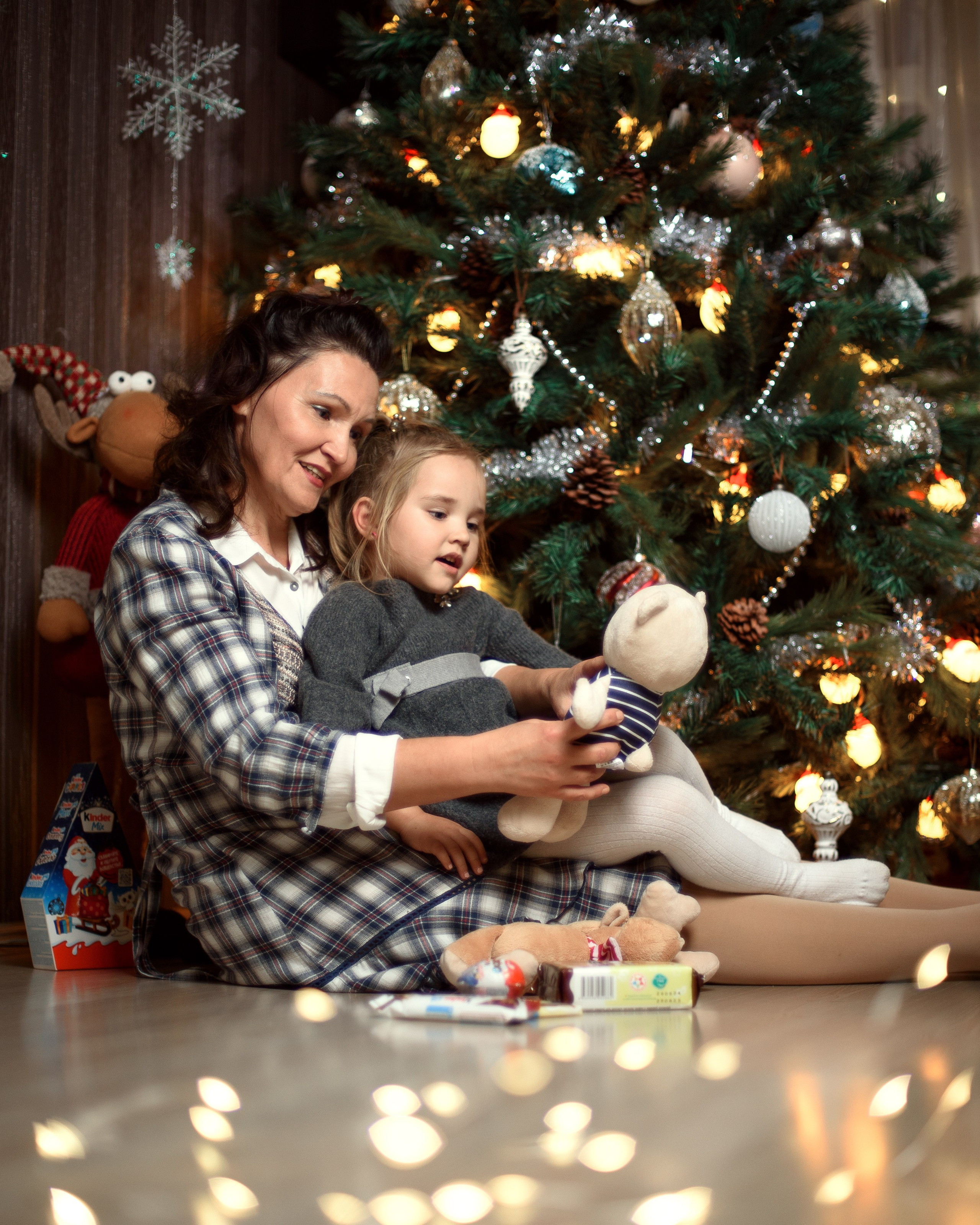 Бабушка и внучка: новогодняя фотосессия. Ваш фотограф в Ашхабаде Гамлет Осипов