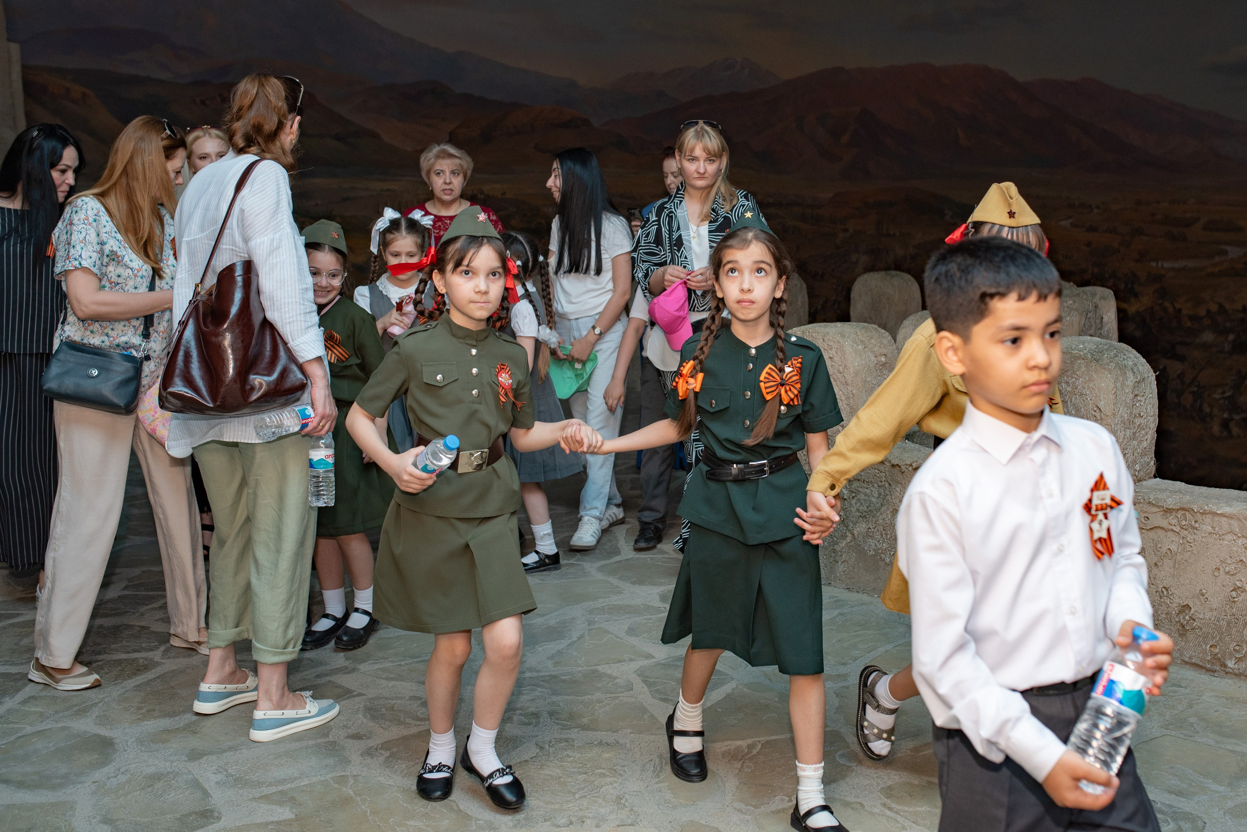 Вечный огонь 2"А» класс. Ваш фотограф в Ашхабаде Гамлет Осипов