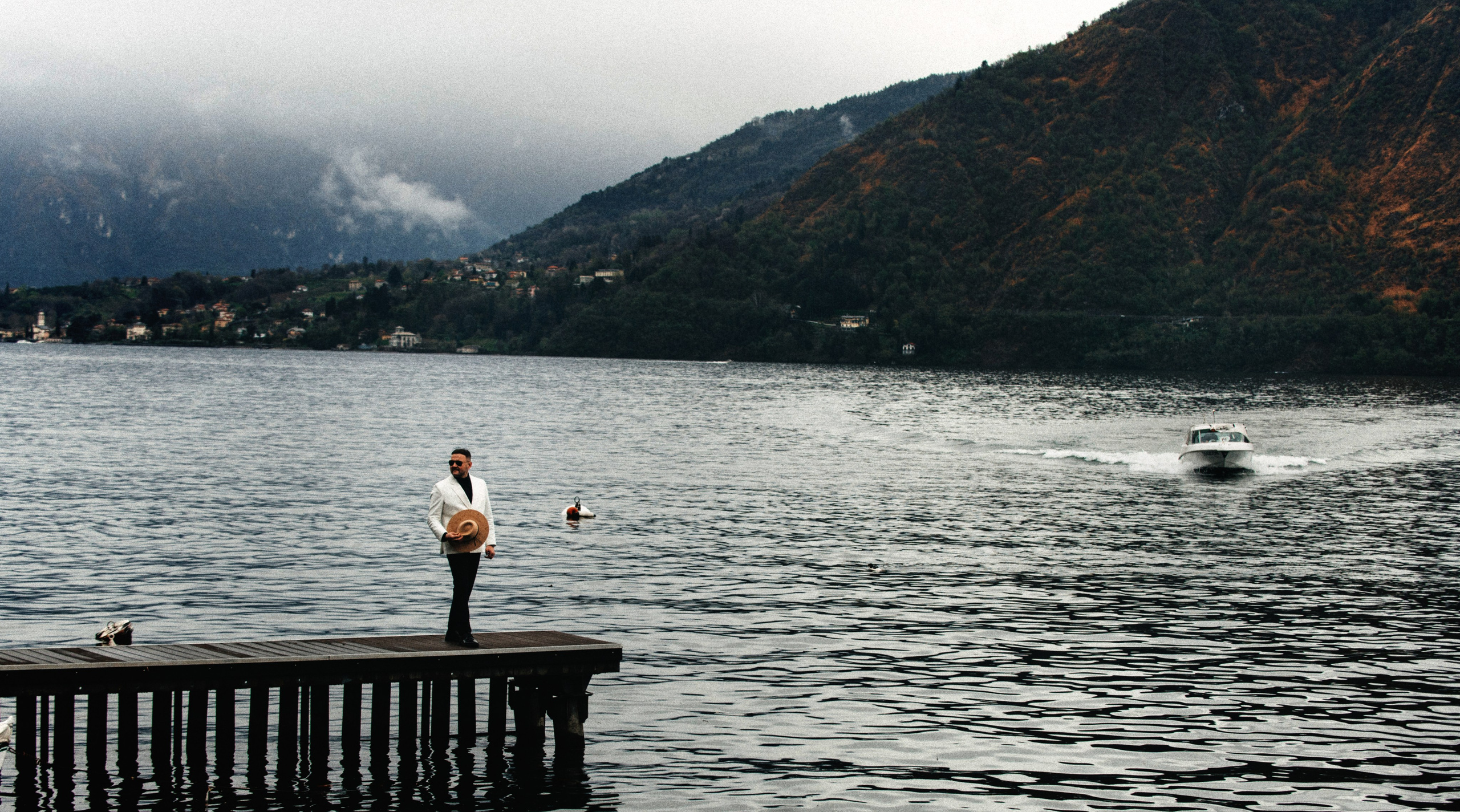 Como Evghenii. Wedding photographer from Moldova Alexey Chipchiu