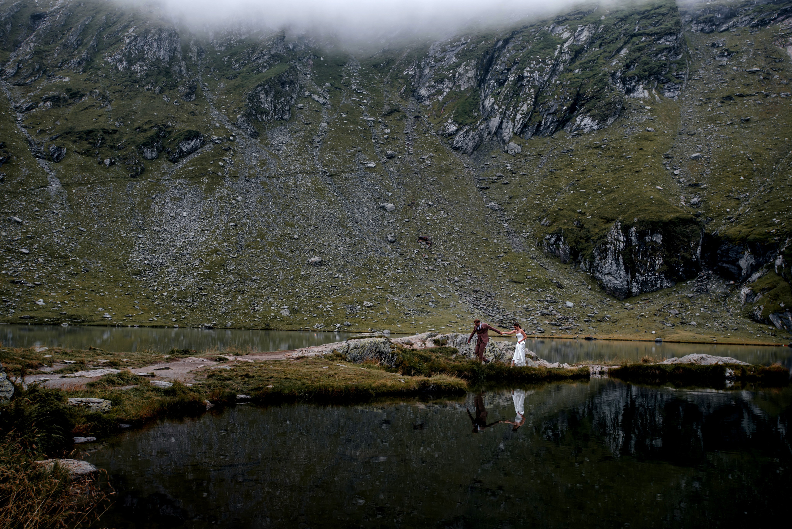 Lacul Bâlea, România. Victoria & Grigorie. Wedding photographer from Moldova Alexey Chipchiu