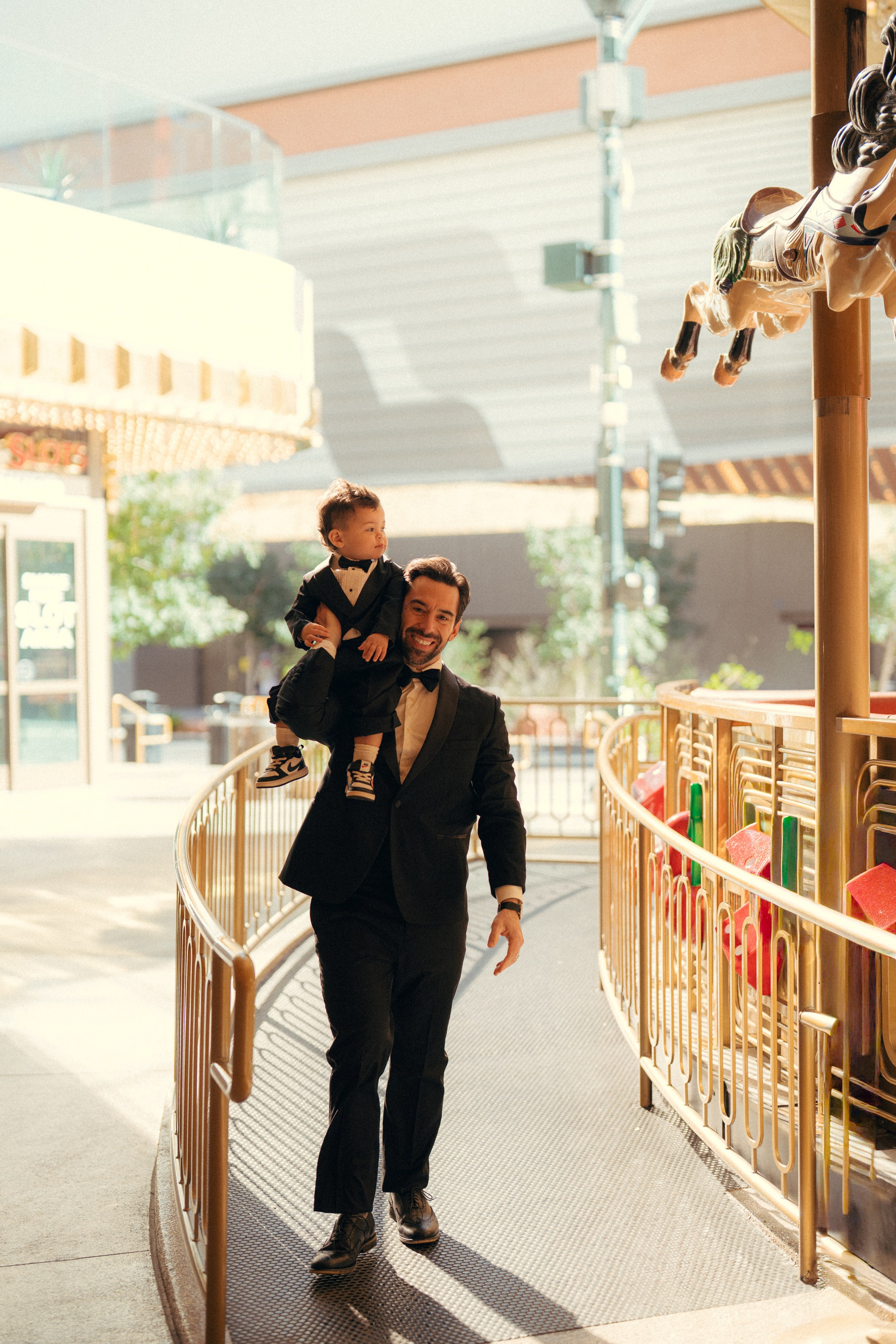 Brianna, Glenn, Jojo and Emmett. Wedding & elopement photographer Viktoriya Kravtsov. Las Vegas