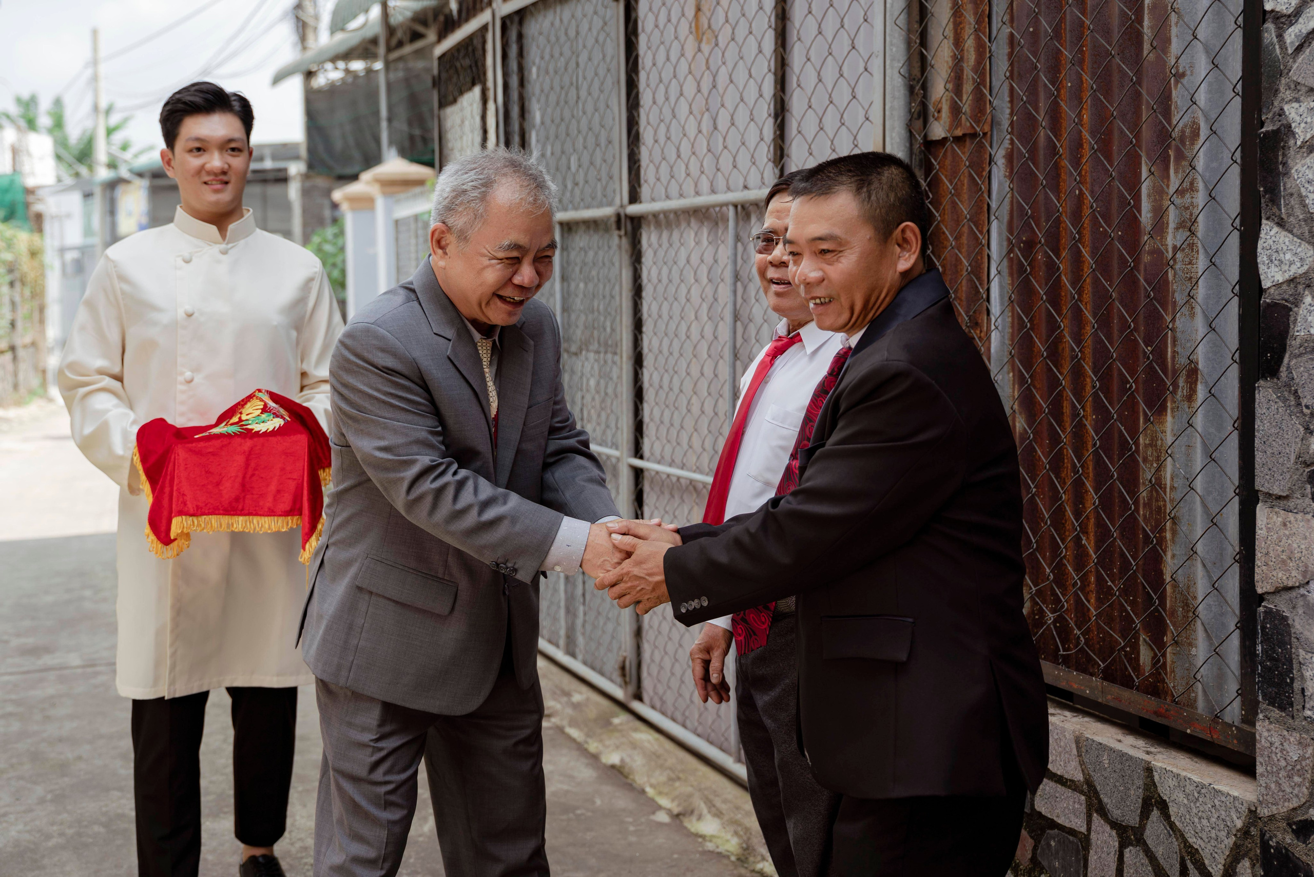 LINH & HUYEN. WEDDING PHOTOGRAPHER IN VIETNAM