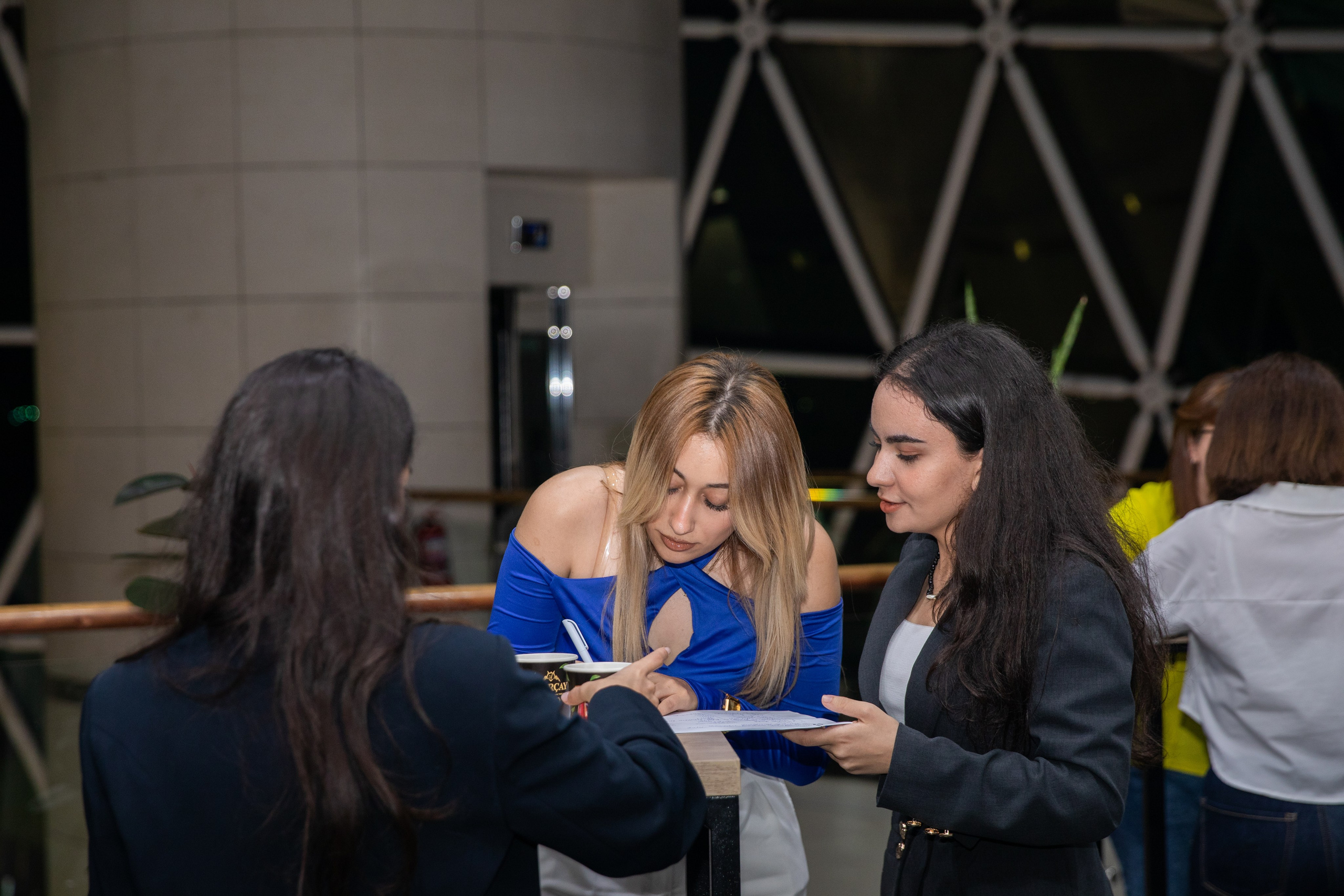 “Astronomiyada Əsas Anlayışlar” kitabının və “Fəza və Zamanın Elçiləri” filminin təqdimatı. Həvəskar Astronomlar Cəmiyyəti — Astronomy.az