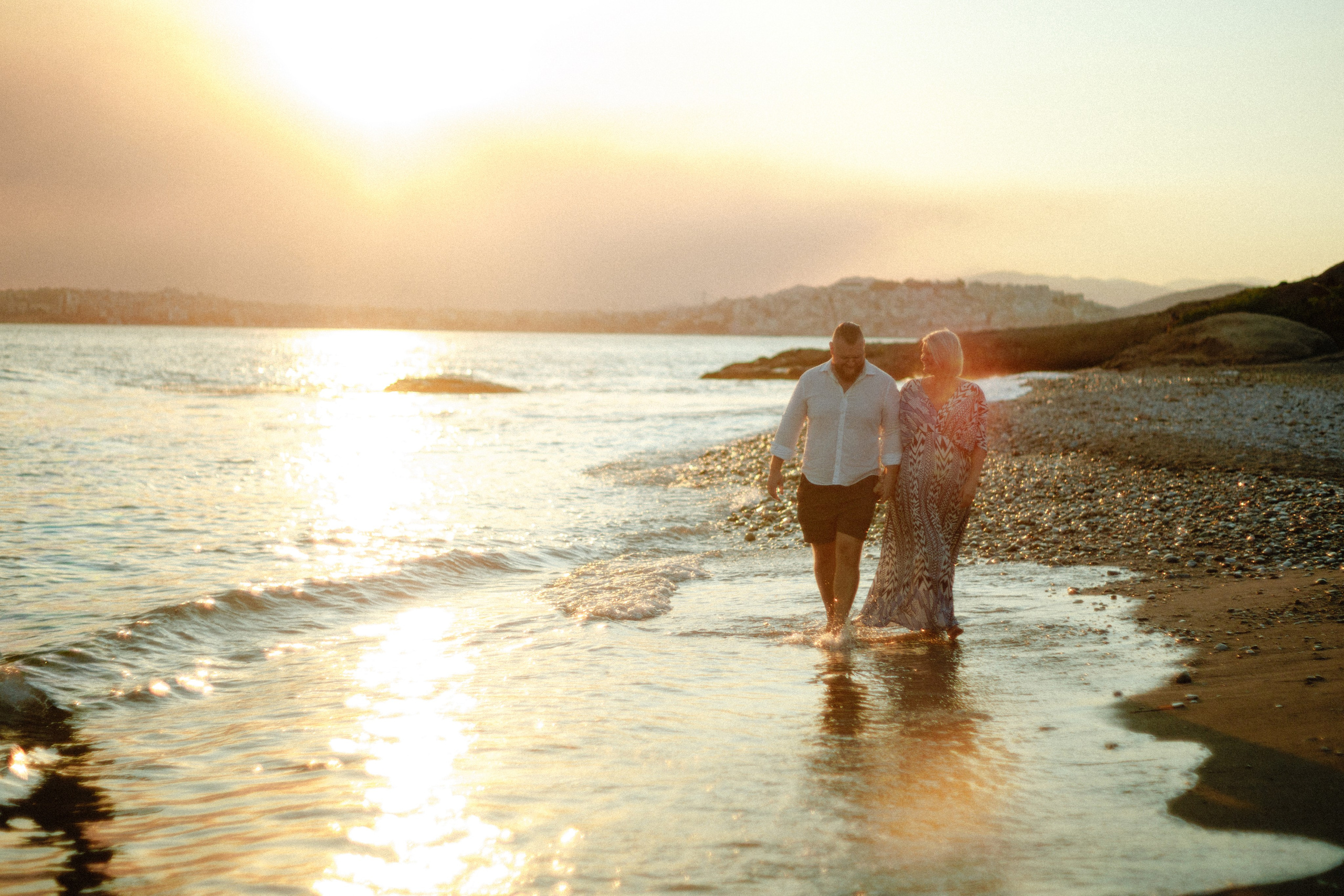 Jessi and Chris in Athenian riviera. Photographer in Greece Kristina