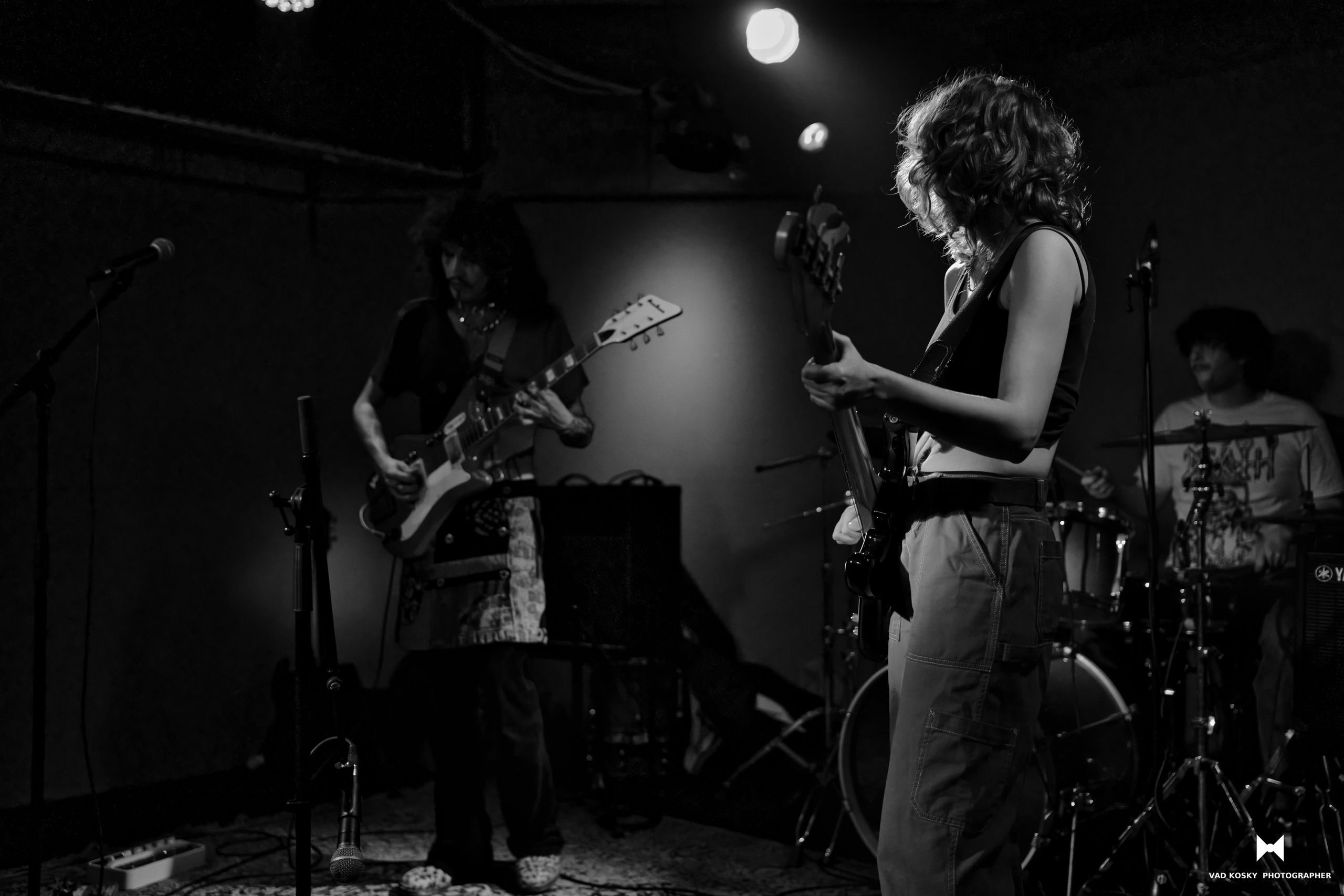 Crimson bass — Mary Bar Haifa 28.11.25. Vad Kosky Photographer