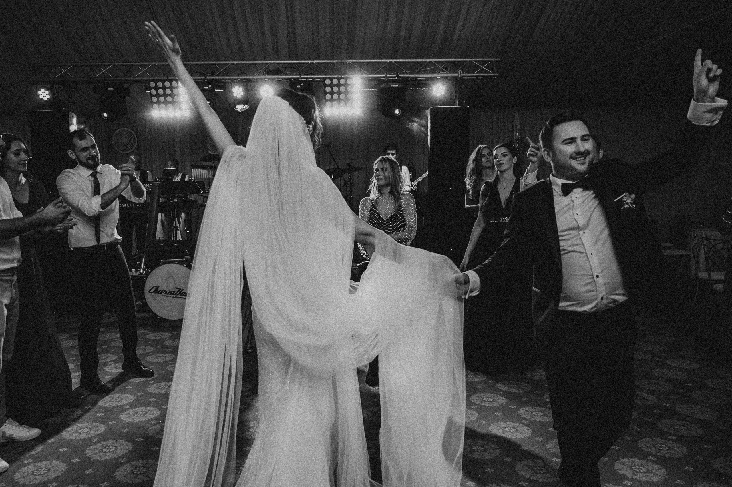 Fotograf Nunta Bucuresti la Baroque Events and Garden. Proud Vision Weddings | Wedding Photography & Film — Servicii profesionale Foto Video Nunta Iasi