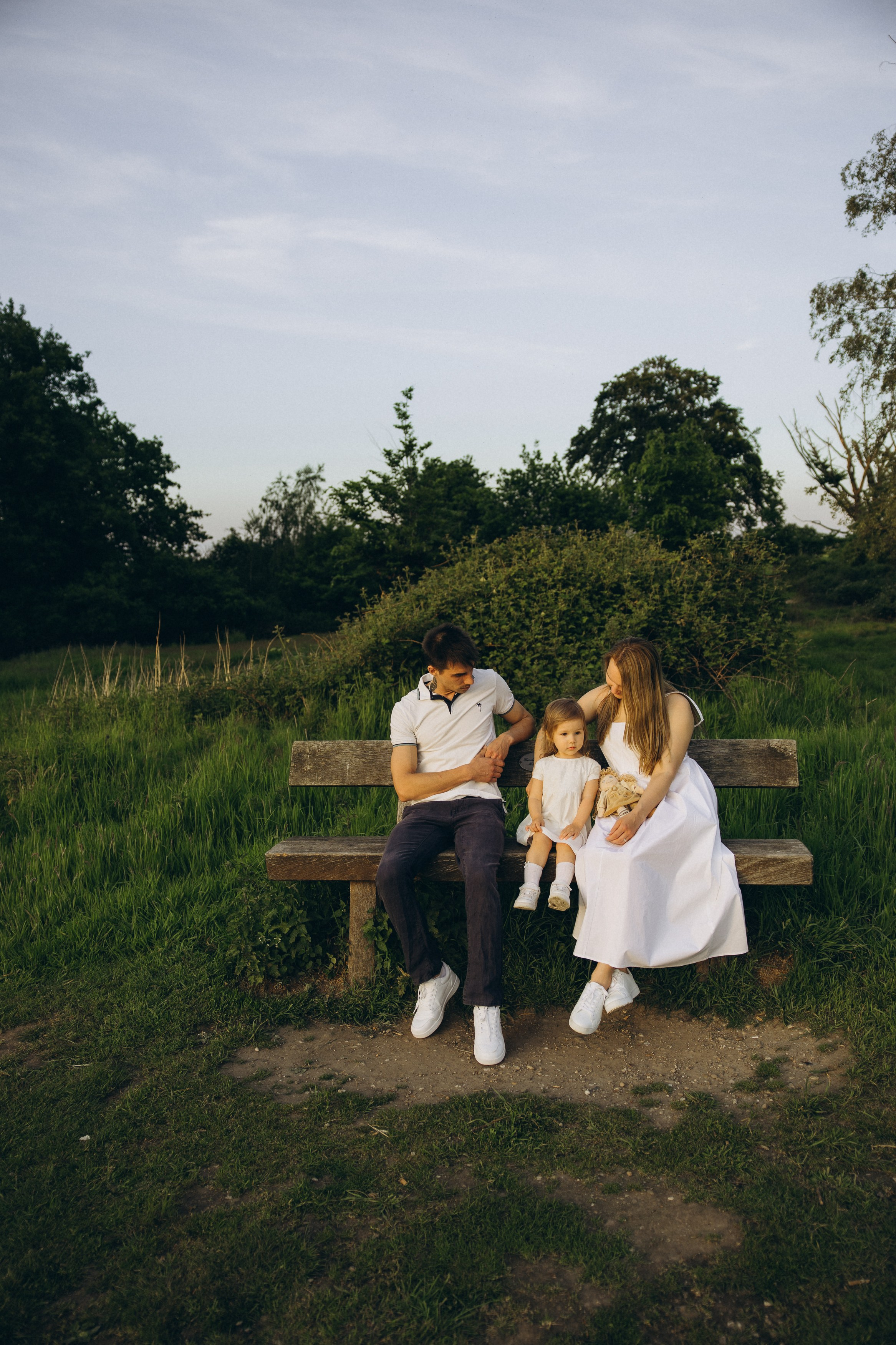 Familienshooting bei Sonnenuntergang. Familien & Hochzeitfotografin Nadja Holzmann
