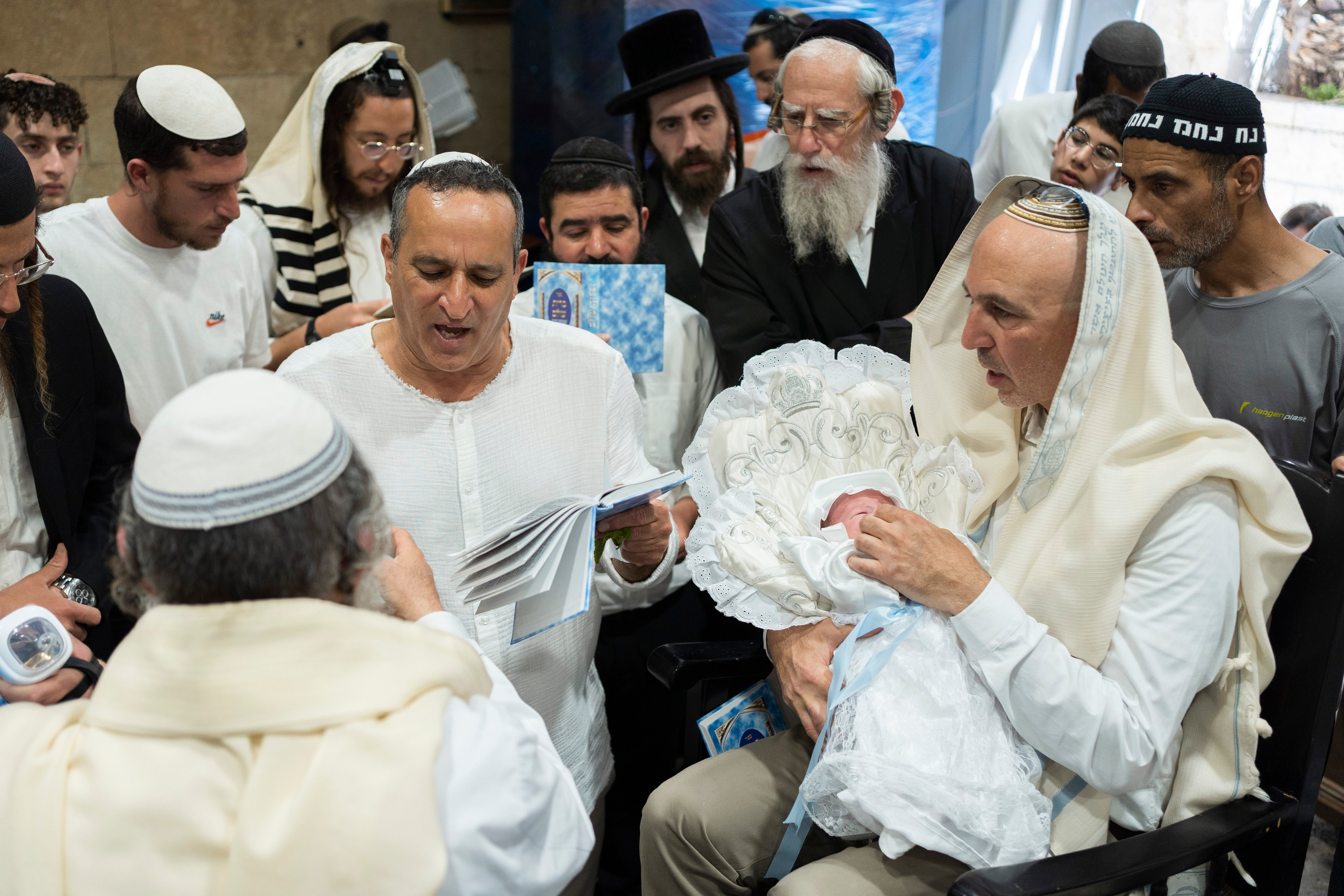 הברית של נחמן חזן. יוסף מזרחי צילום חתונה, ברית וזוגיות. צלם מקצועי שאוהב להוציא אתכם הכי יפים ברגעים הכי מרגשים