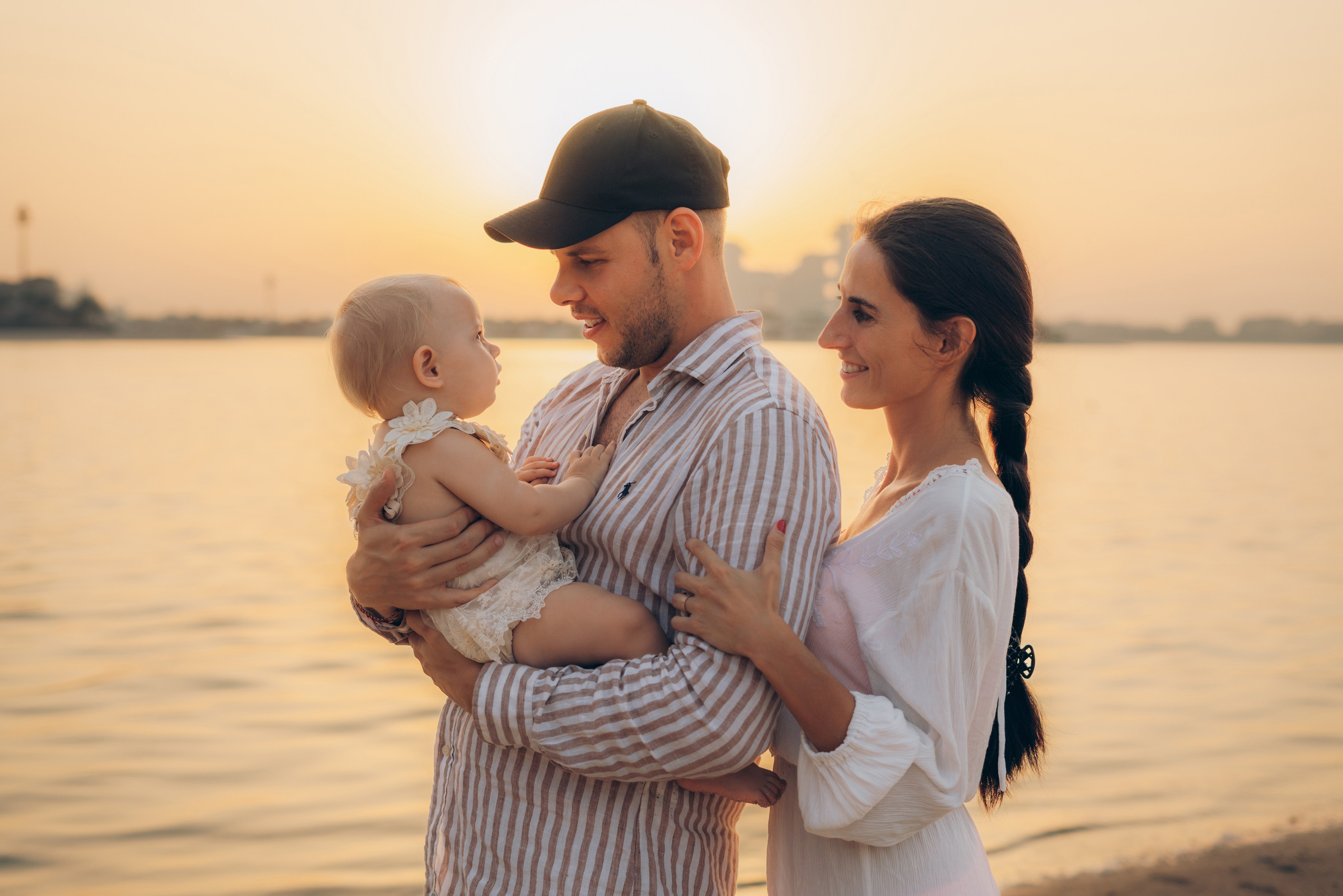 Beauty of the sunset on the beach. Angela Iakovleva — Family Photographer in Dubai