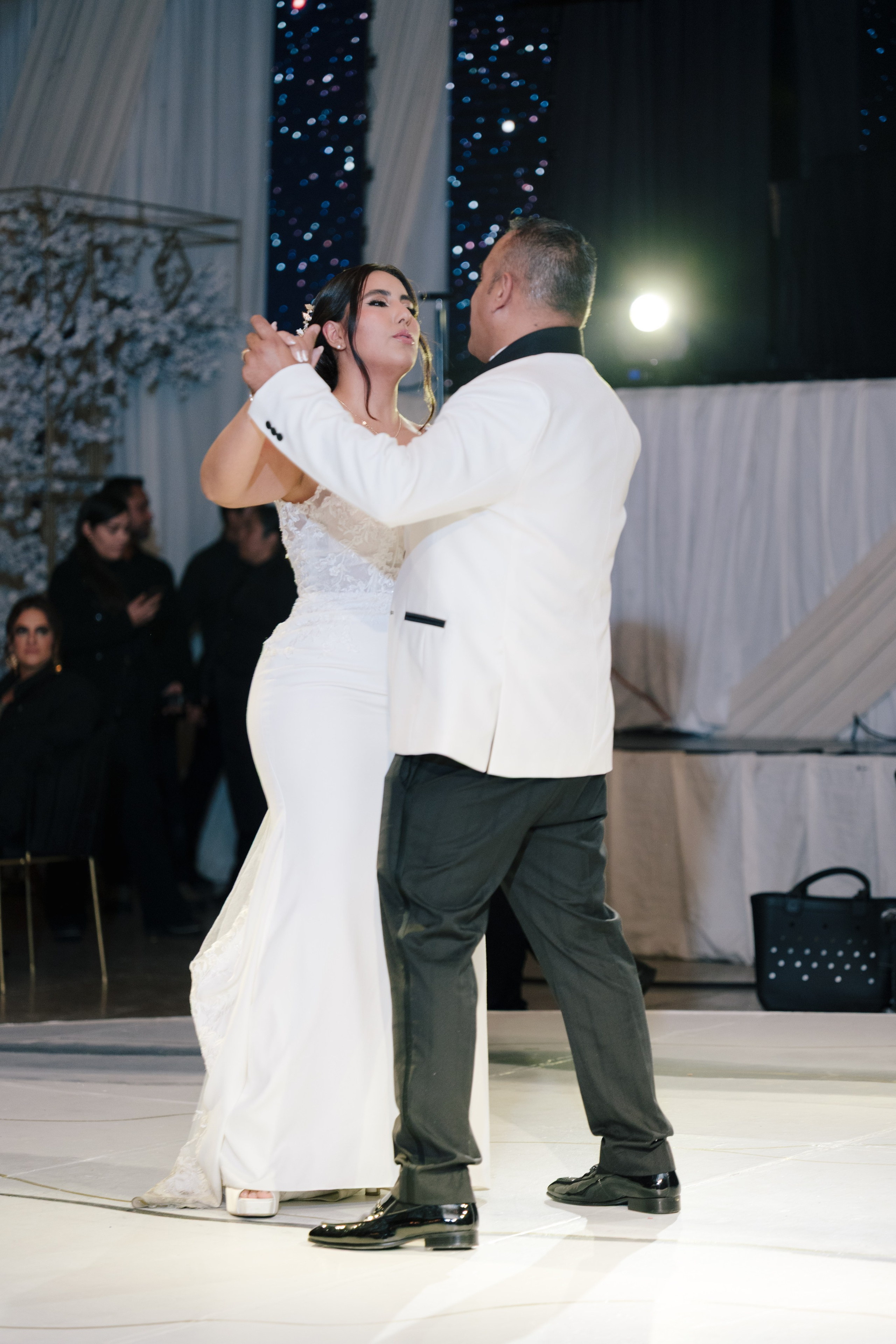 Alejandra y Salvador. Principal