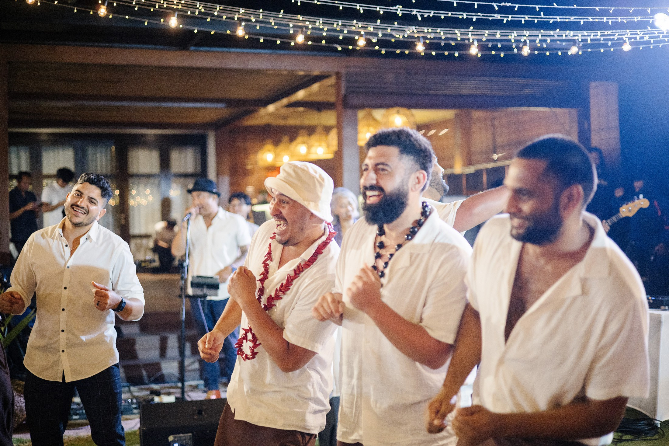 Big funny wedding with guests in paradise Bali island. Get.it.feel — Aesthetic Photography and Videography