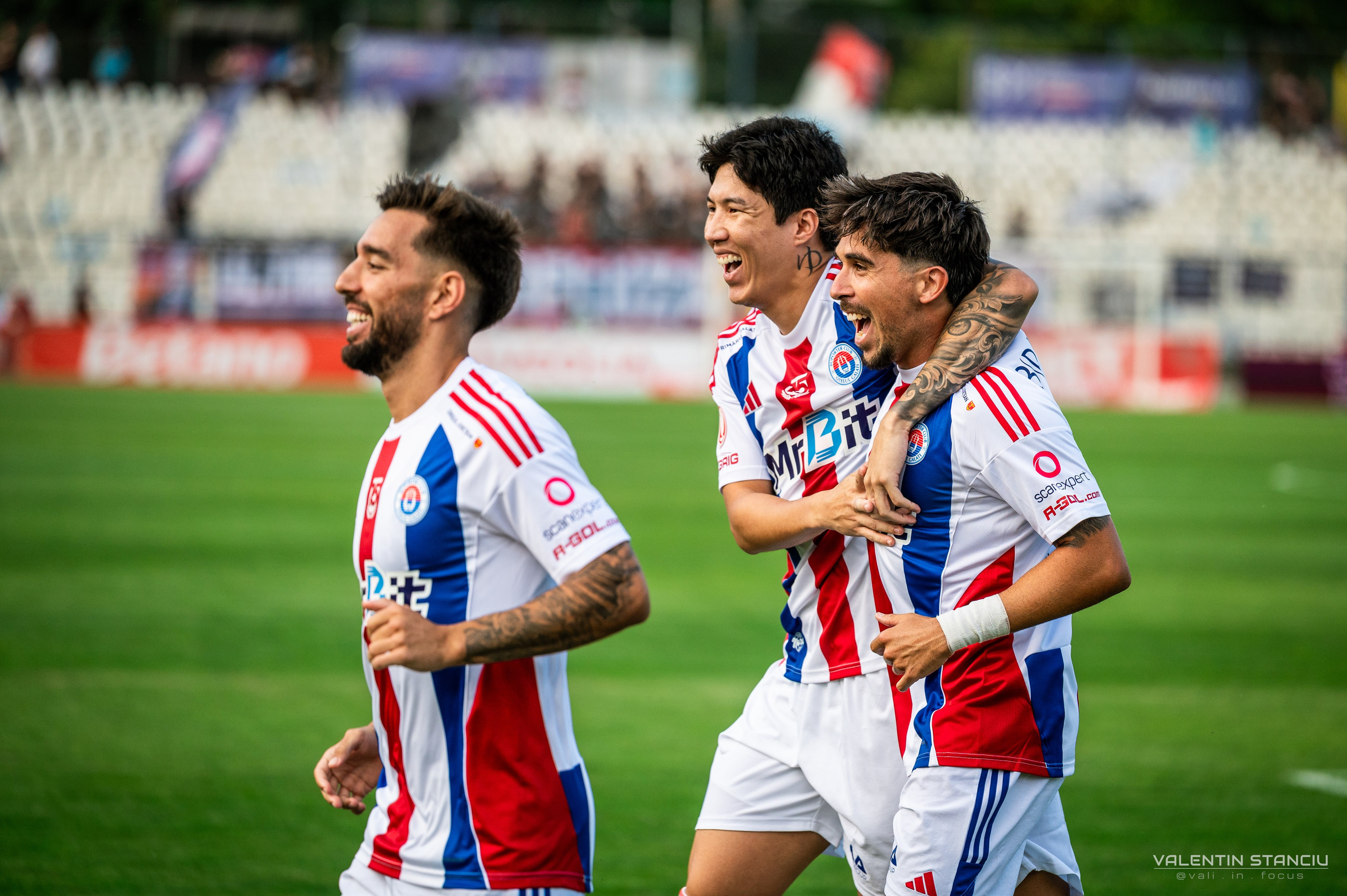 Otelul Galati — CFR Cluj. Fotograf de Sport, Portret, Produs, Corporate, Cultural și Evenimente în Galați | Valentin Stanciu
