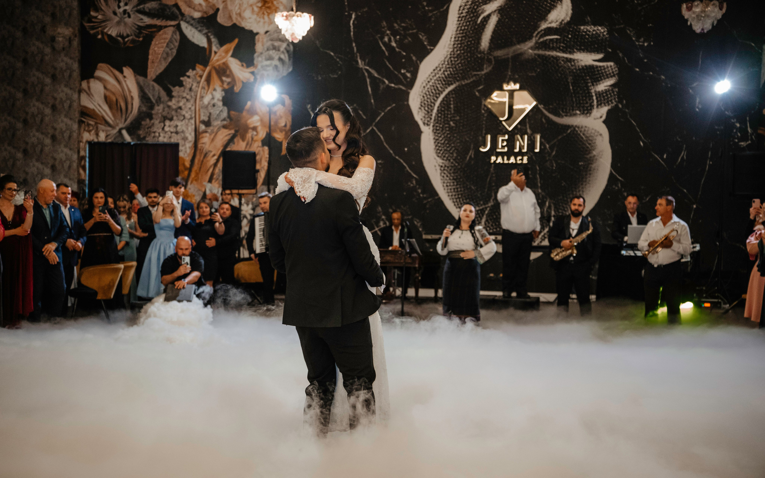 🤎 I o a n a & R o b e r t — Wedding Day Preview. Wedding & Family Photographer
