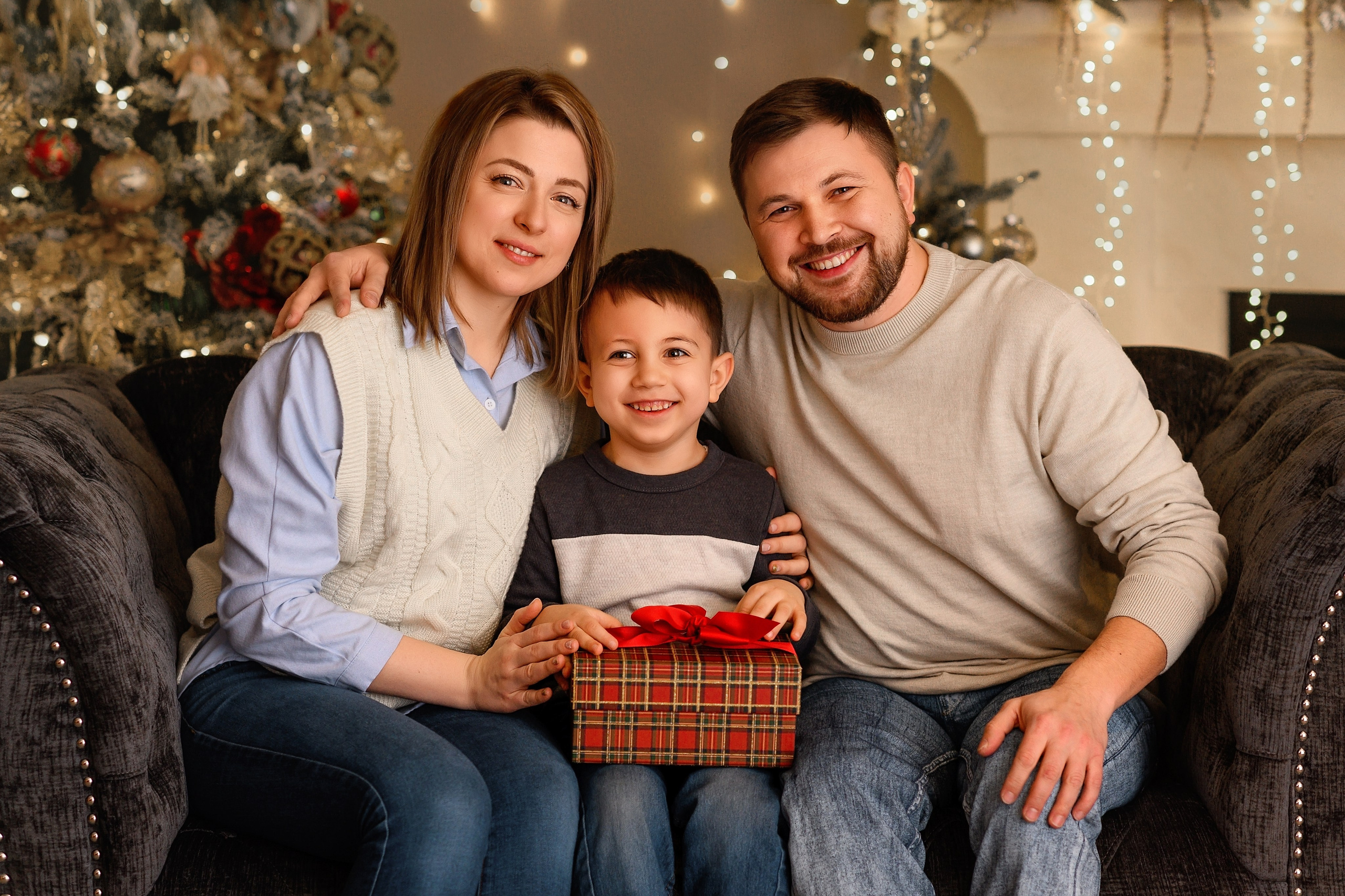 Family of Maks and Sveta. Wedding & family photography in Seattle area. Helen Michelle photographer