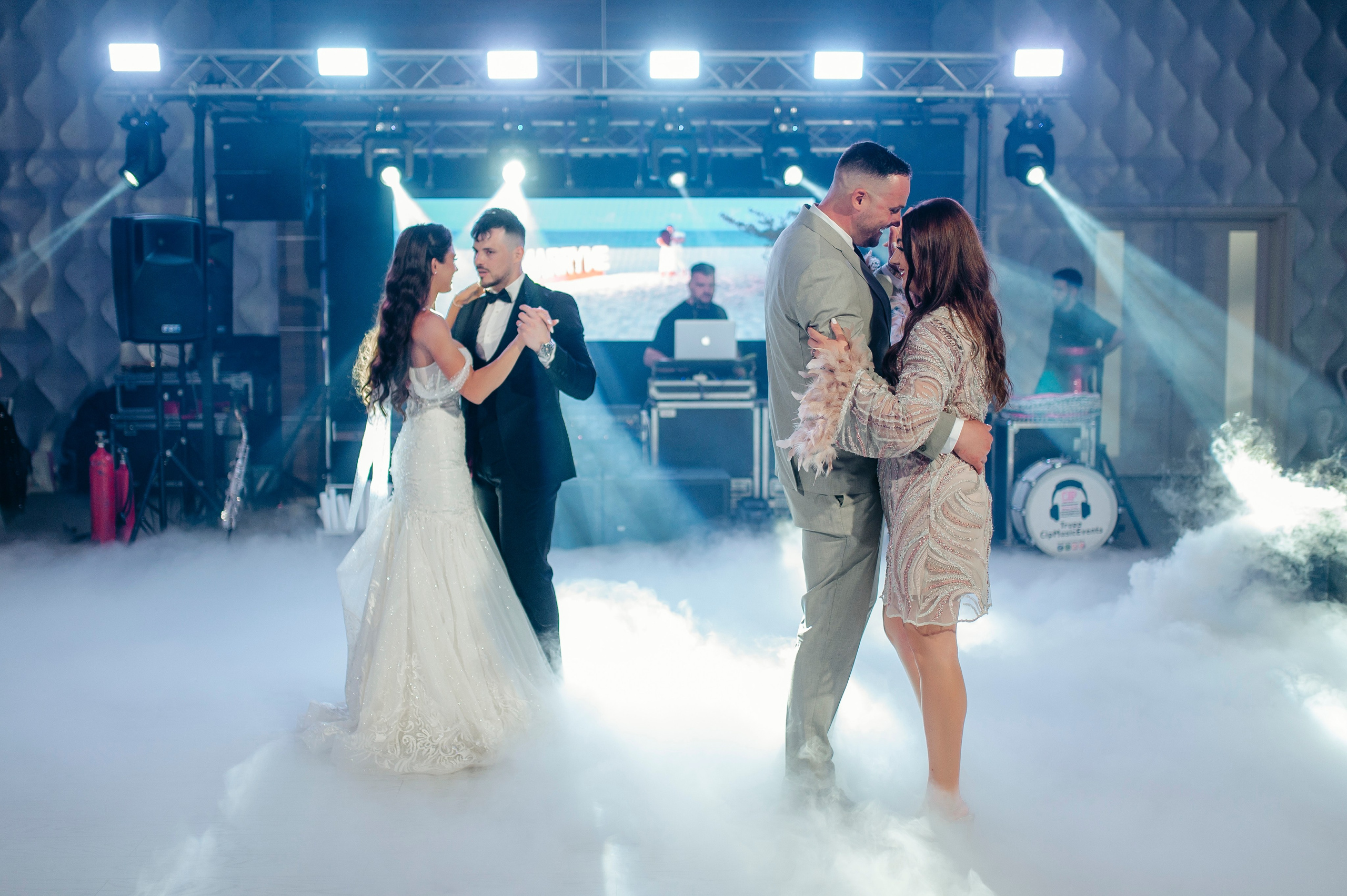 Larisa & Cosmin. Fotograf si Videograf | Nuntă-Botez