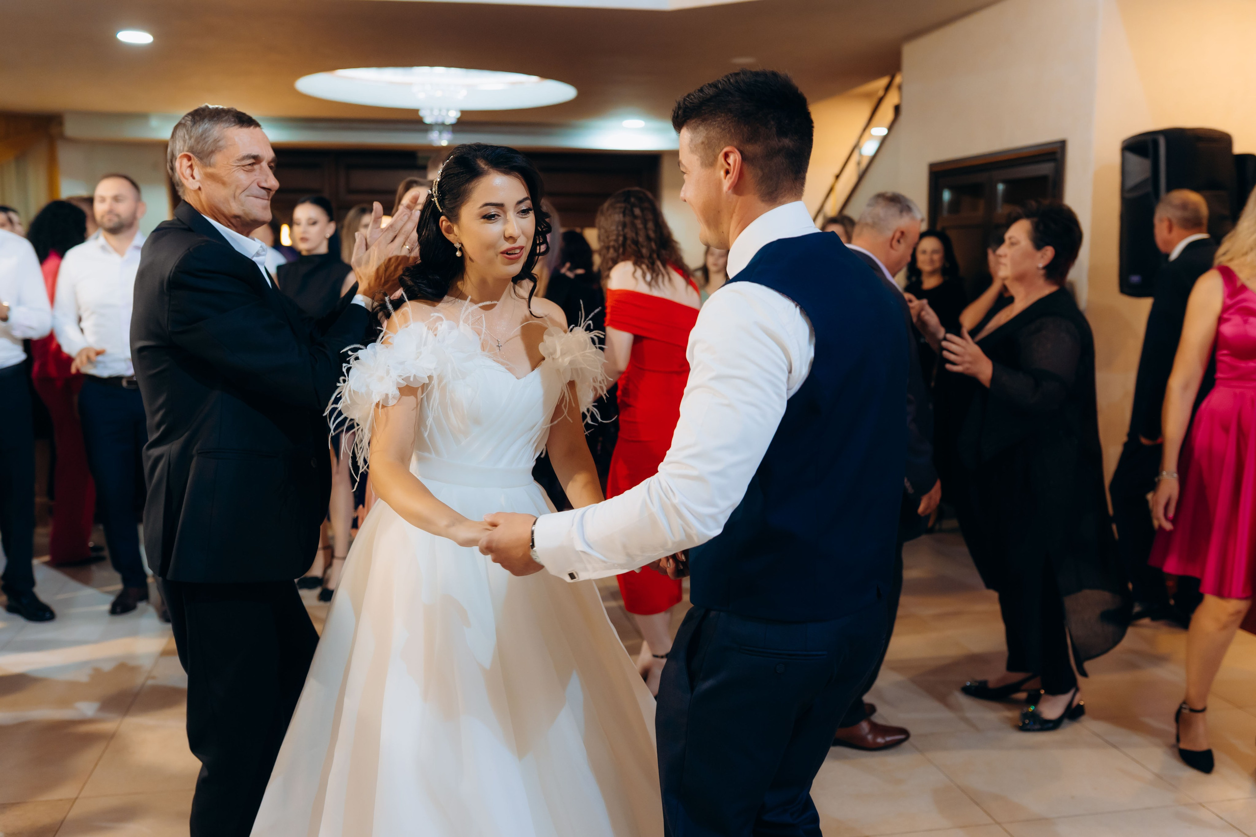 Loredana & Emilian – Ziua Nunții | Videografie - fotografie Botez Suceava, Iași, Botoșani. Servicii foto-video profesionale, pentru momente de neuitat
