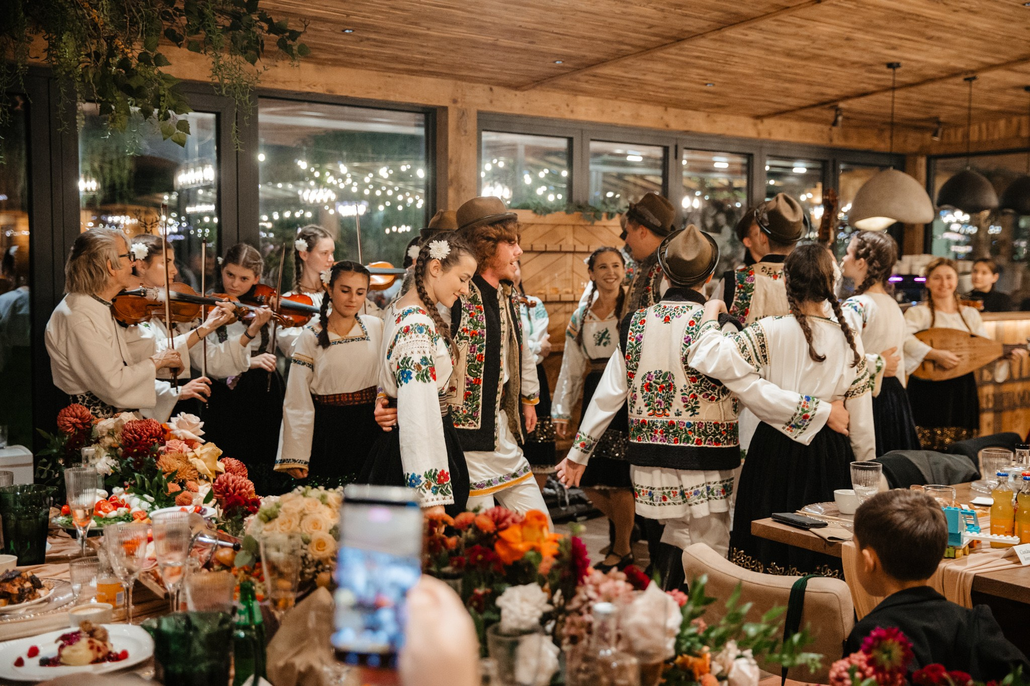 Nunta de Poveste la Sucevița: Cristi și Andreea. Servicii foto-video profesionale, pentru momente de neuitat