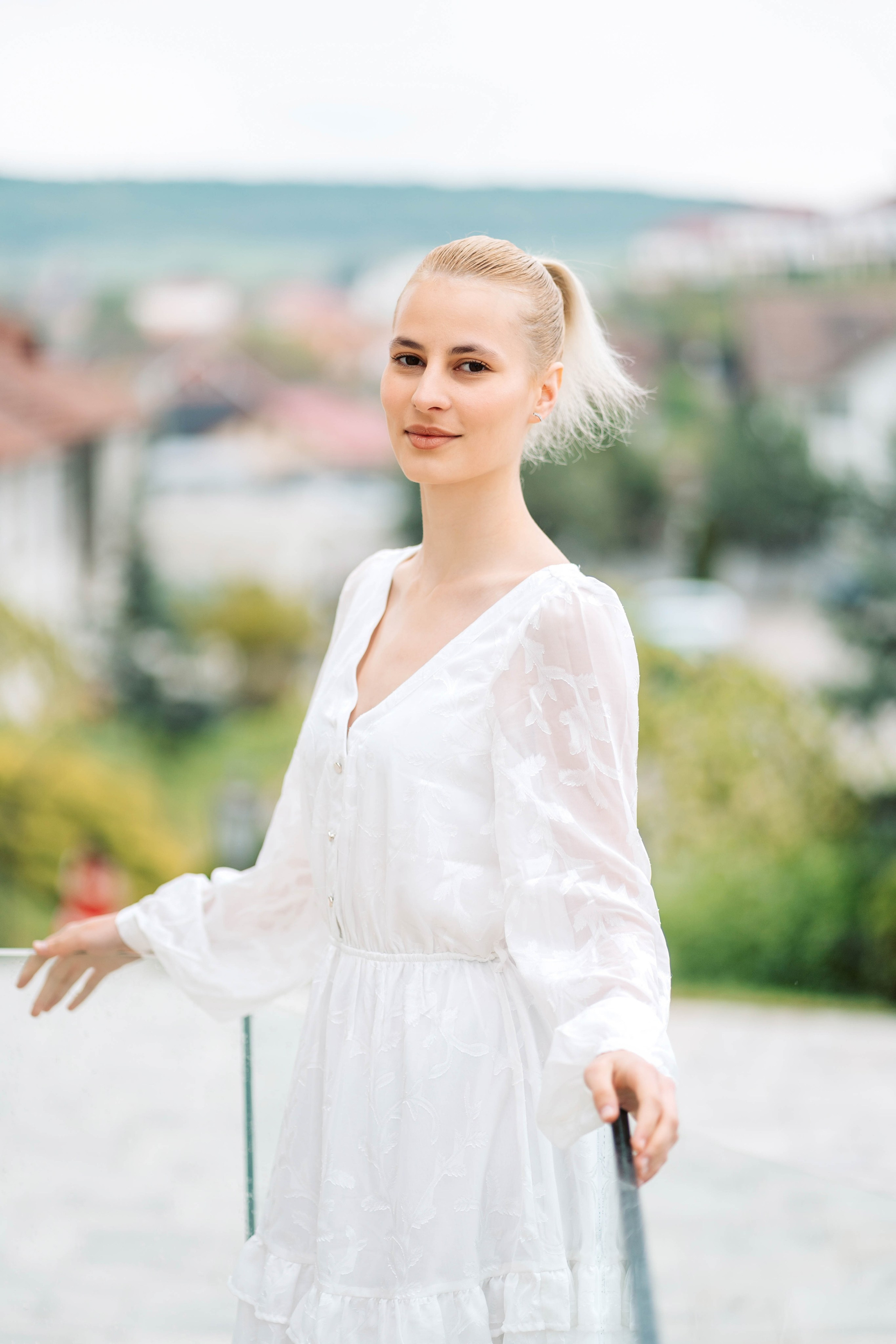 12F — Pedagogic. Contrast Studio