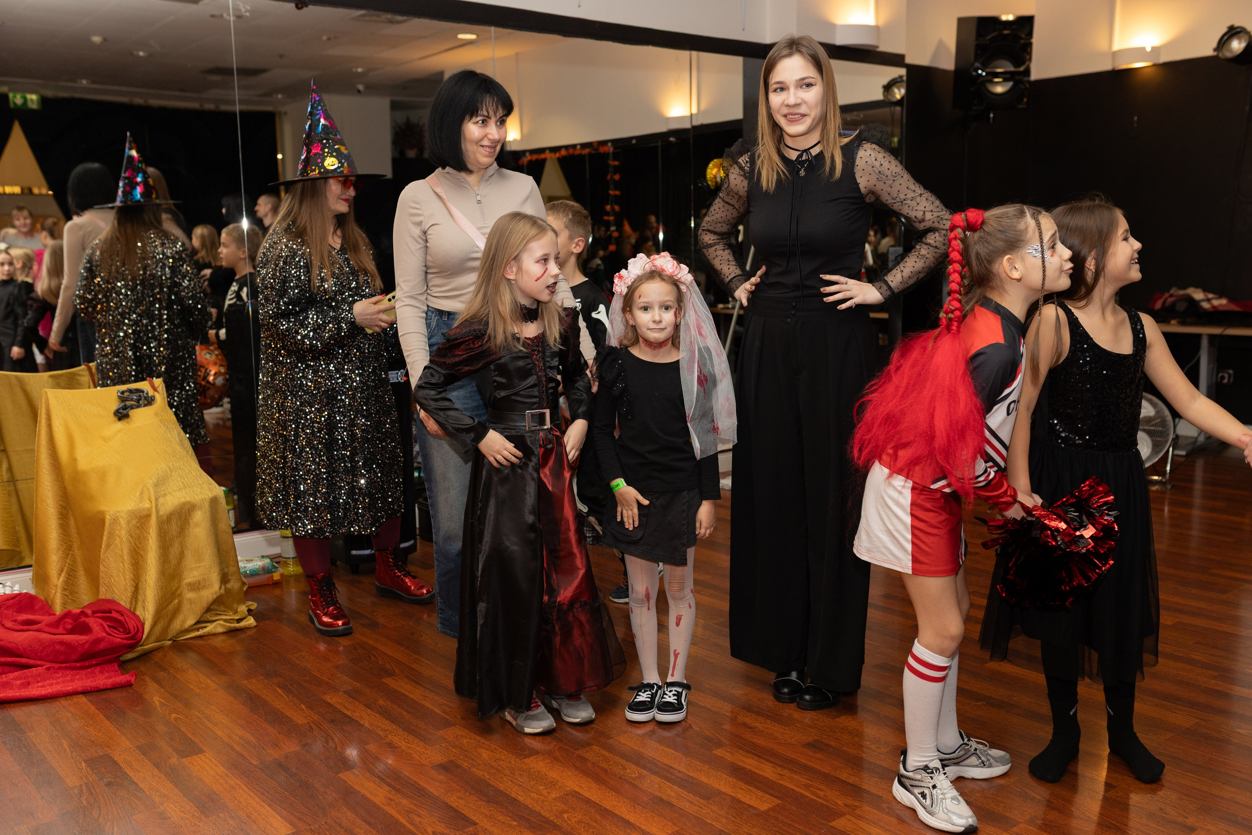 Leo dance studio Helloween 2025. Семейный и детский фотограф в Варшаве Мила Бобровская