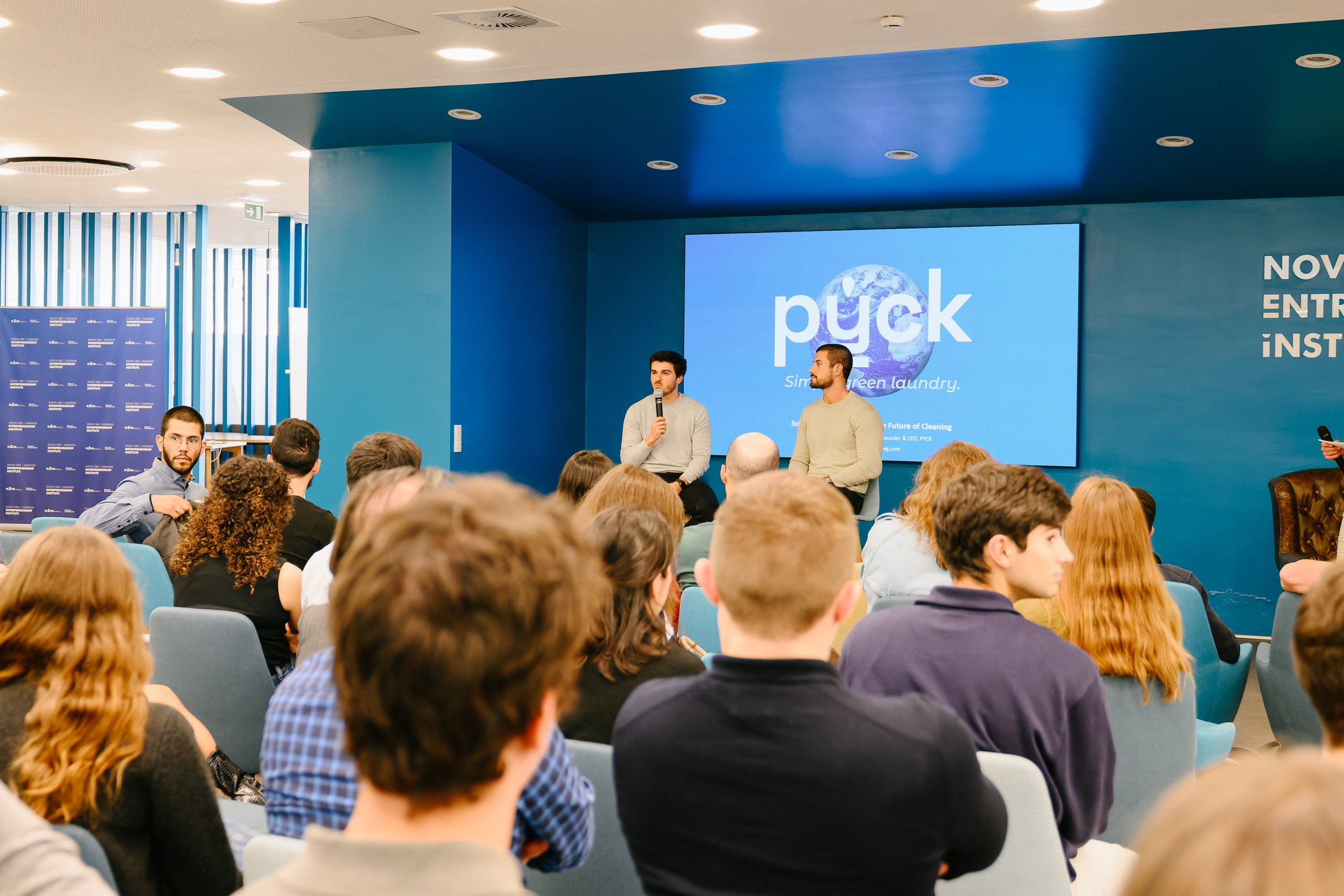 Pitch session. Photographer in Lisbon Elena Lialina