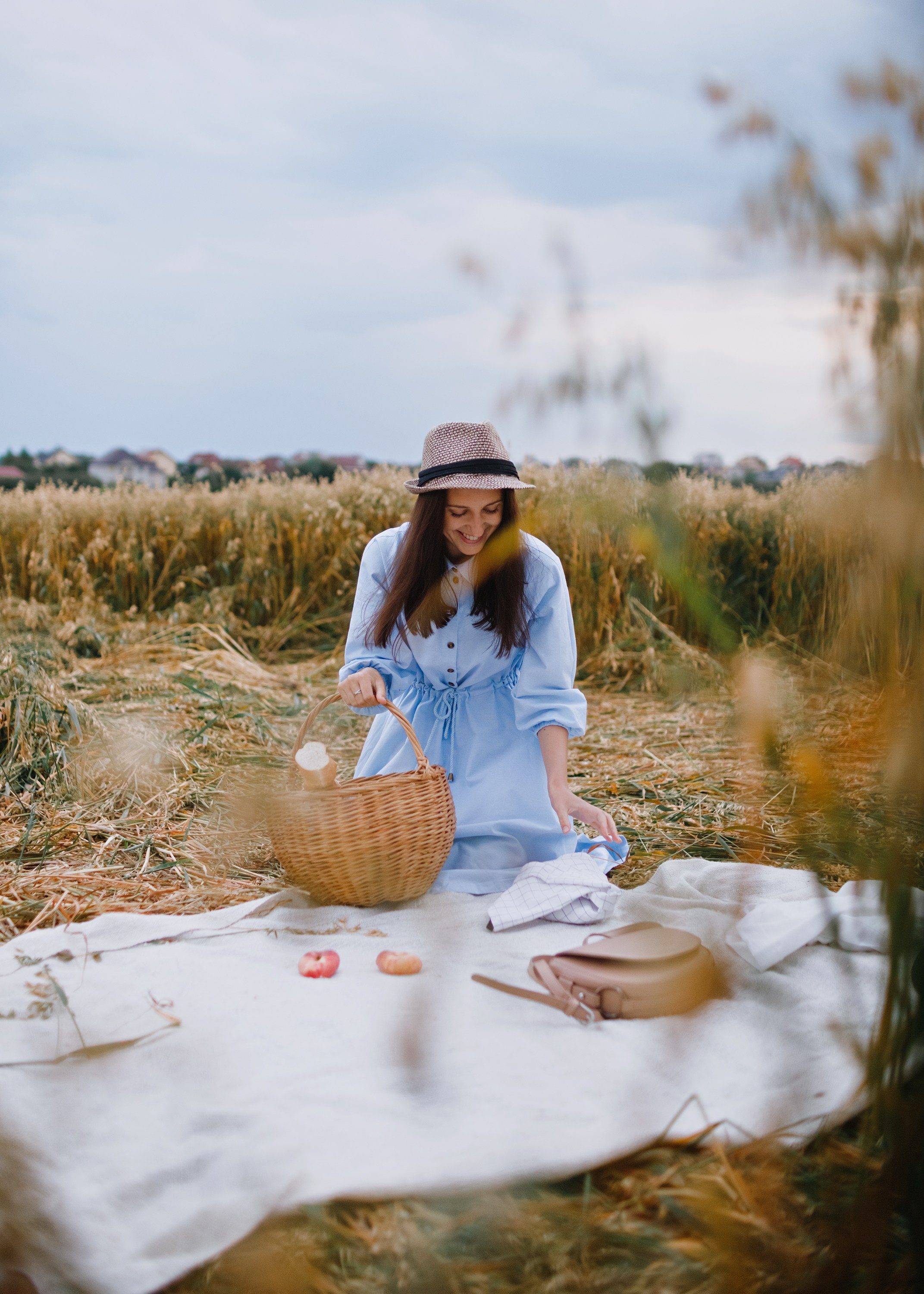 Katya | tenderness in the field. Kaja | fotograf psów we Wrocławiu