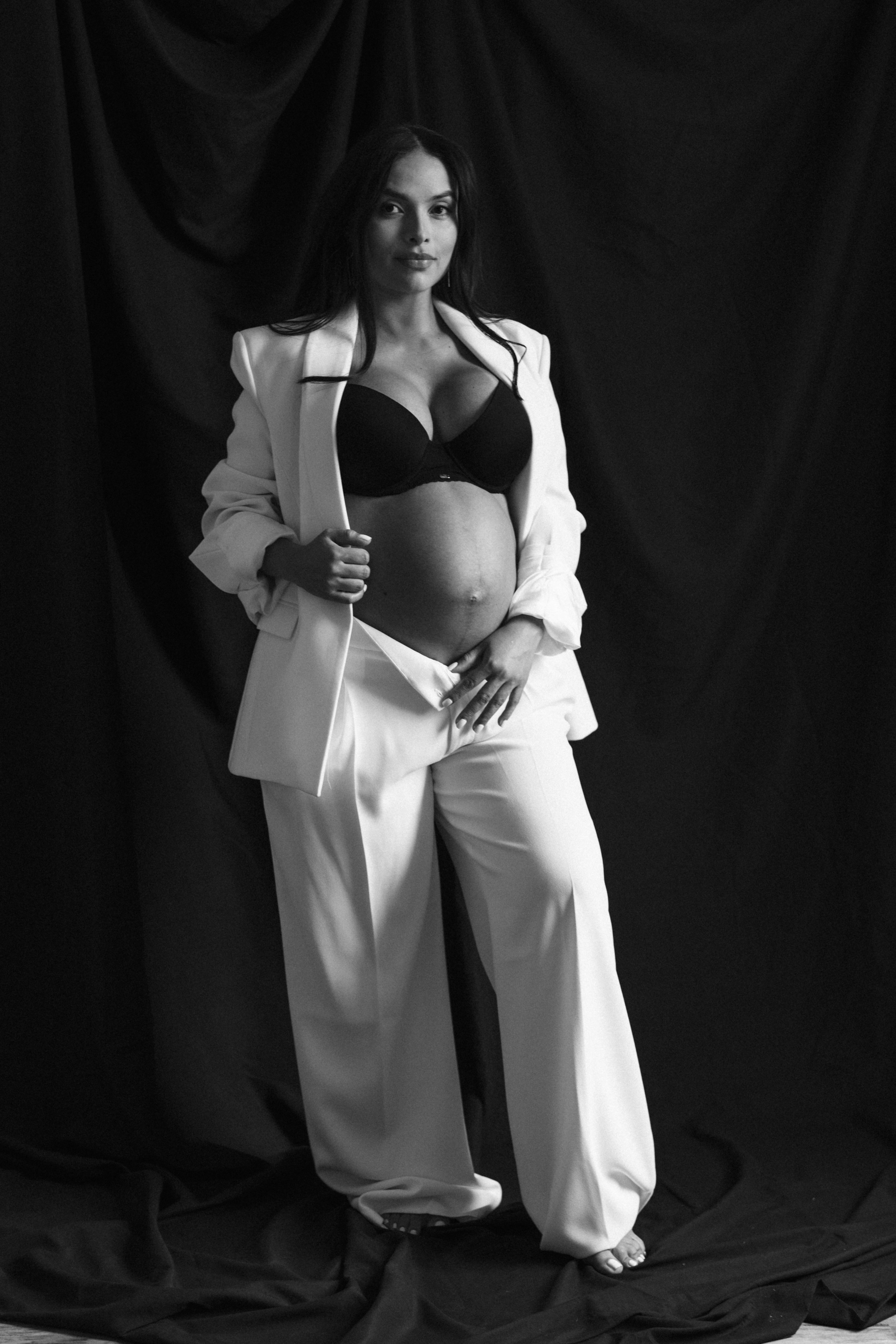 Gessyca. Modern maternity photographer in Long Island New York