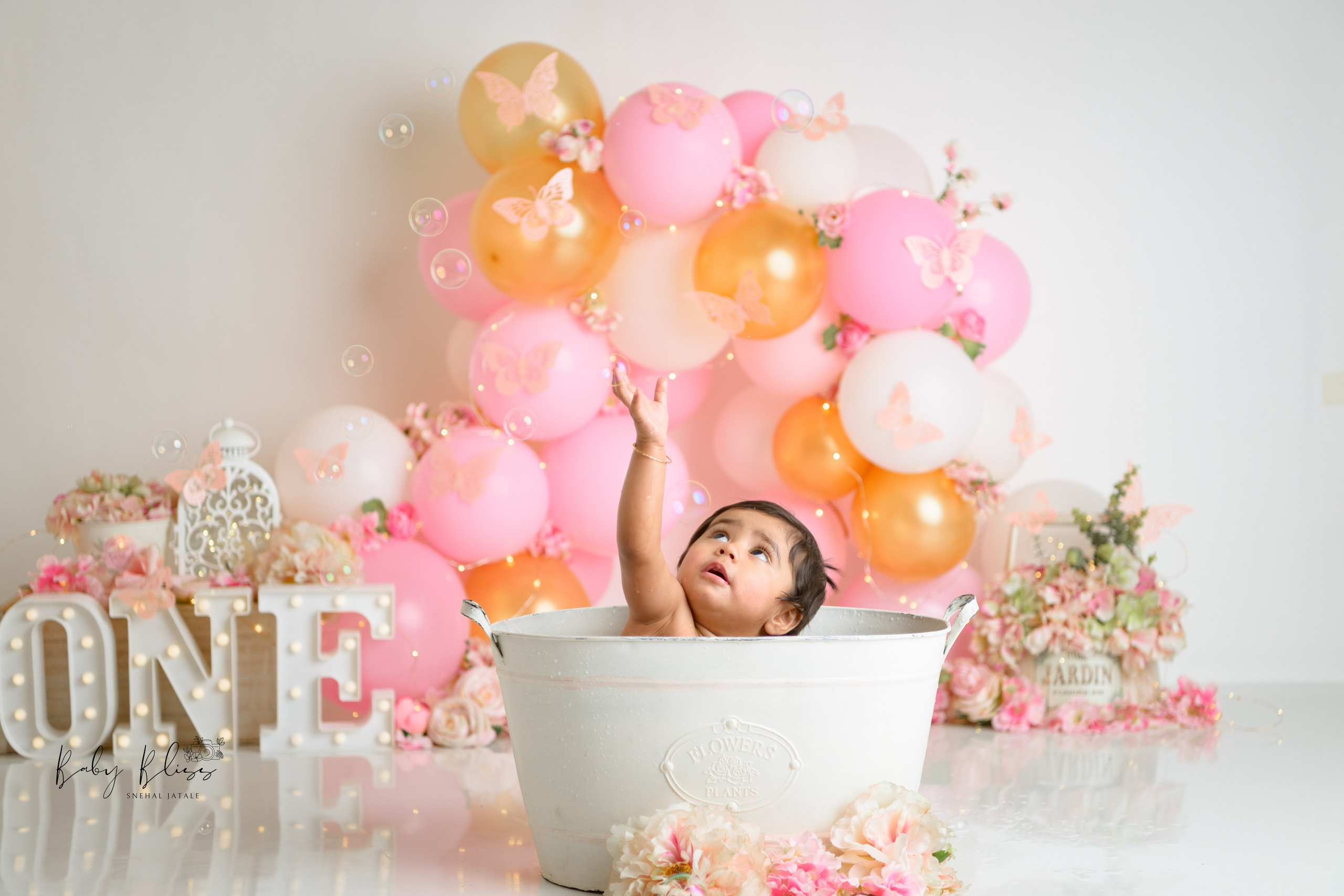 Cake Smash photoshoot in Doha Qatar. Professional themed cake smash photography in Doha, Qatar. Newborn photo session in Doha Qatar, baby, sitter, cake smash, pre-birthday, maternity, family photographer in Doha, Qatar