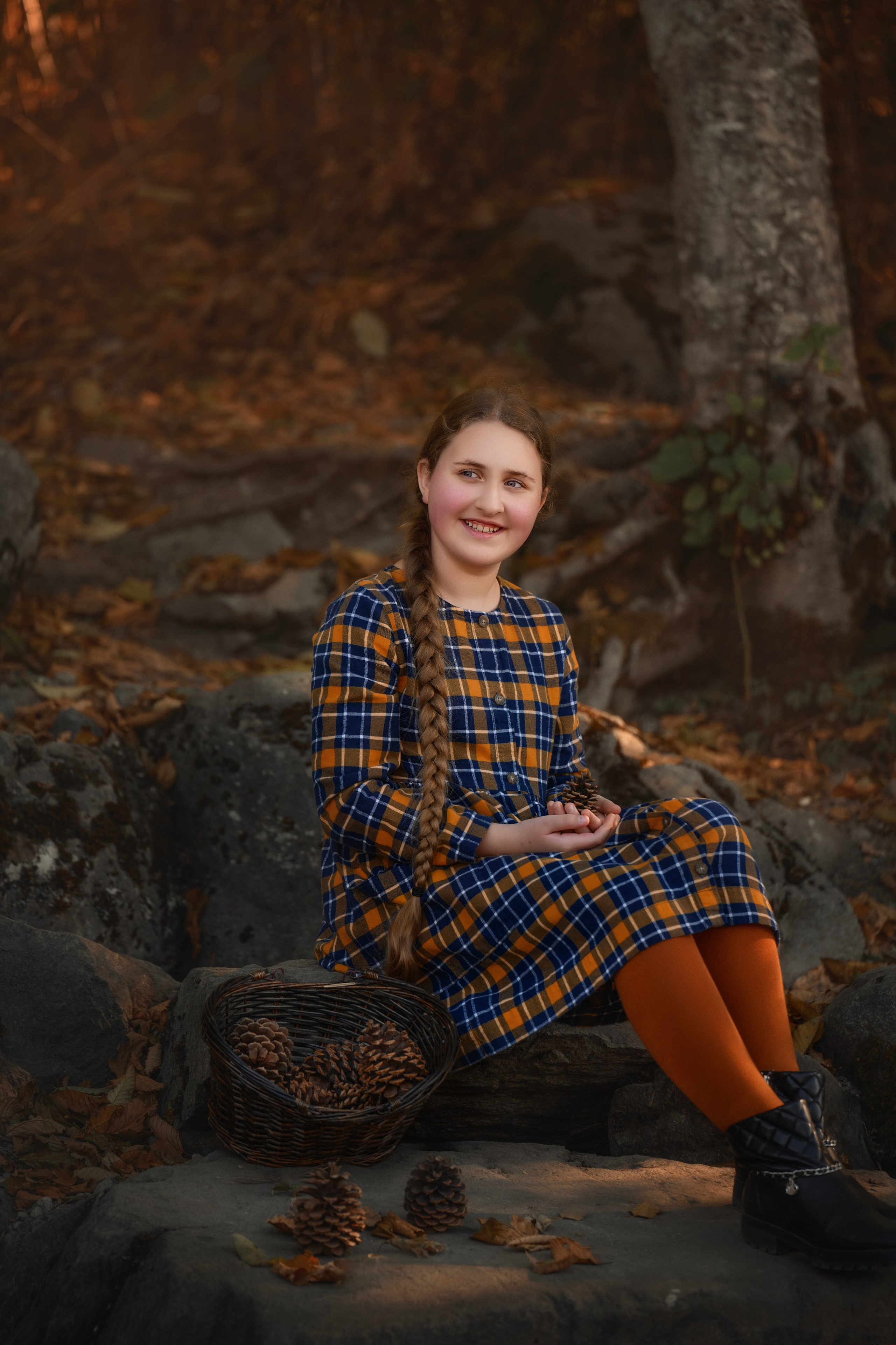 Caity in the autumn forest. Wedding & portrait photography in the Seattle Area. Helen Michelle photographer