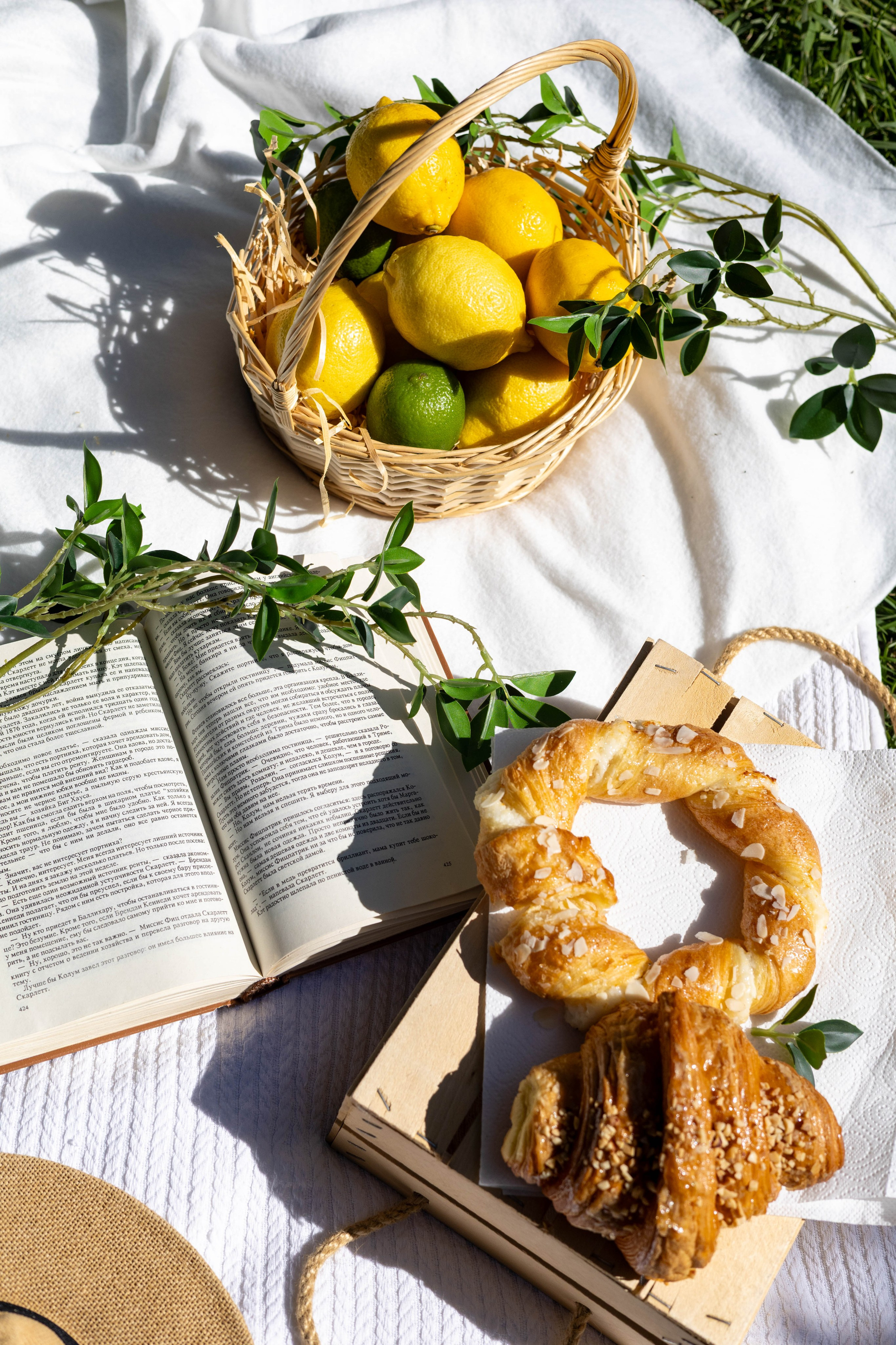 Креативный натюрморт с лимонами для фотосессии