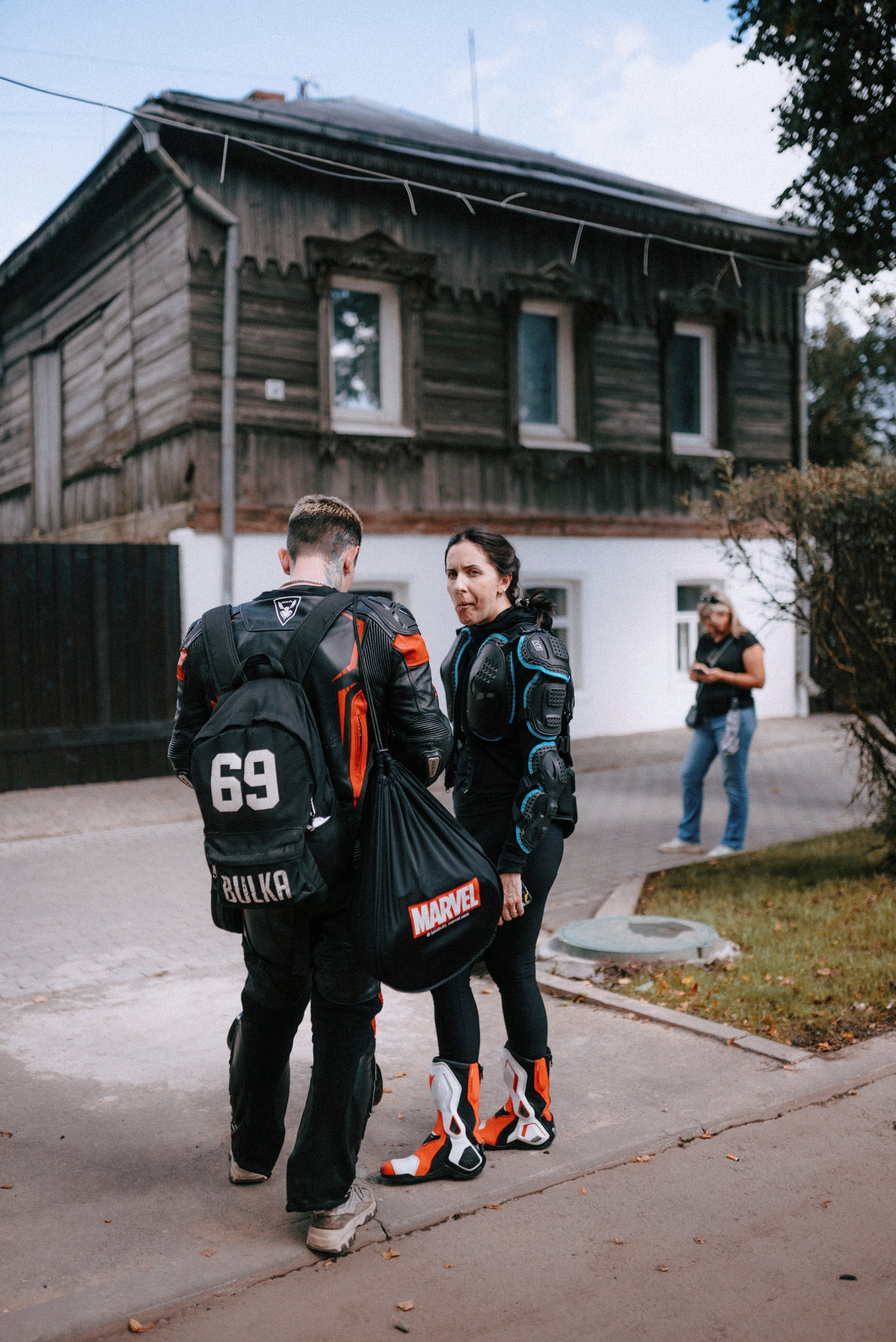 2024. Стрит-фотография, полная абсурда, идиотизма и красоты