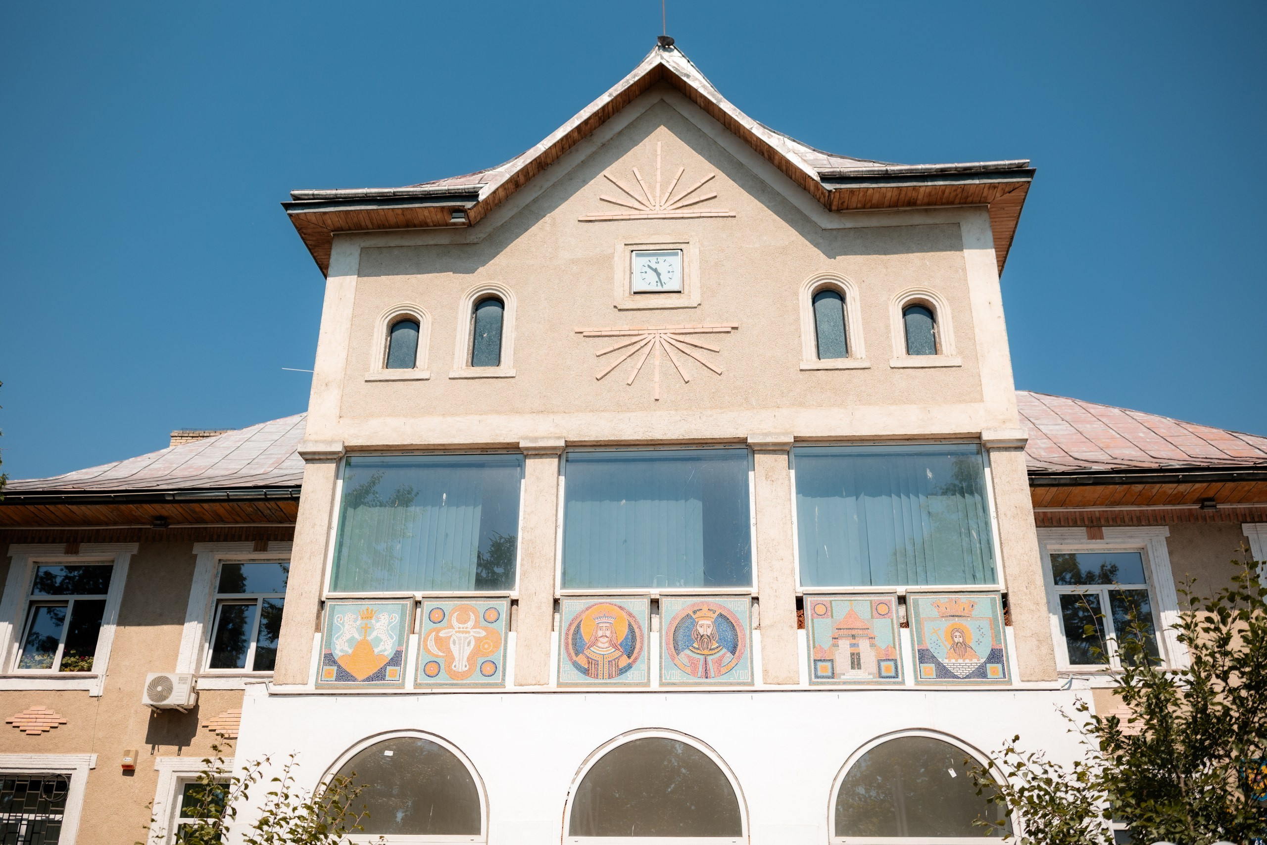 Fotograf stare civilă Siret – Andrei & Andreea în ie tradițională din Bucovina | AlinoFotoStudio