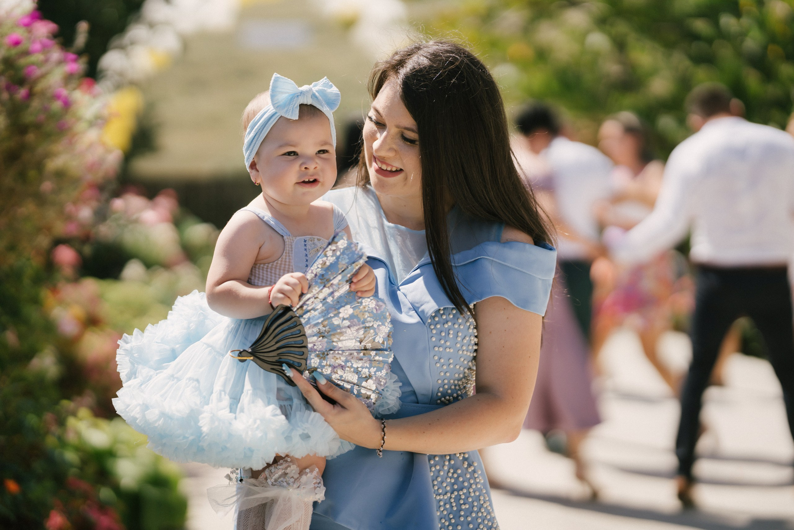 - mireasă Lavinia pregătire casa părintească Hârlău- mire Mihai pregătire Flămânzi cavalerii de onoare- fotograf nuntă Casa Jorovlea- ședință foto miri Mihai și Lavinia- nuntă elegantă Casa Jorovlea- fotografie de nuntă naturală România- domnișoare de onoare pregătire mireasă- emoții nuntă biserică- dansul mirilor Casa Jorovlea* fotograf profesionist nuntă Botoșani Iași* fotografie documentară de nuntă- familie și prieteni la nuntă- nași Mihai și Nicoleta nuntă- portret mireasă în lumină naturală- petrecere nuntă Casa Jorovlea- Nuntă Mihai și Lavinia – momente emoționante din ziua nunții, pregătirile mirilor în Hârlău și Flămânzi, ceremonia religioasă și ședința foto realizată de  AlinoFotoStudio -  Mireasa Lavinia în timpul pregătirilor la Hârlău-  Mihai pregătit de cavalerii de onoare în Flămânzi - Ceremonia religioasă a mirilor Mihai și Lavinia-Ședință foto romantică de nuntă Mihai și Lavinia - Dansul mirilor la petrecerea de nuntă -  fotograf nuntă Iași-  fotograf nuntă Botoșani- wedding photography Romania- AlinoFotoStudio - AlinoFotoStudio - Alin Chirilă fotograf - fotograf Botoșani - fotograf Iași - fotograf Hârlău - fotograf Bacău - fotograf Suceava - fotograf București - fotograf Neamț - servicii foto video - fotograf evenimente - fotograf nuntă - fotograf botez - wedding photographer Romania - ședință foto nuntă - fotografie de eveniment - wedding photography - fotografie profesională - fotograf profesionist România- povestitor prin fotografie, servicii foto - video -profesionale