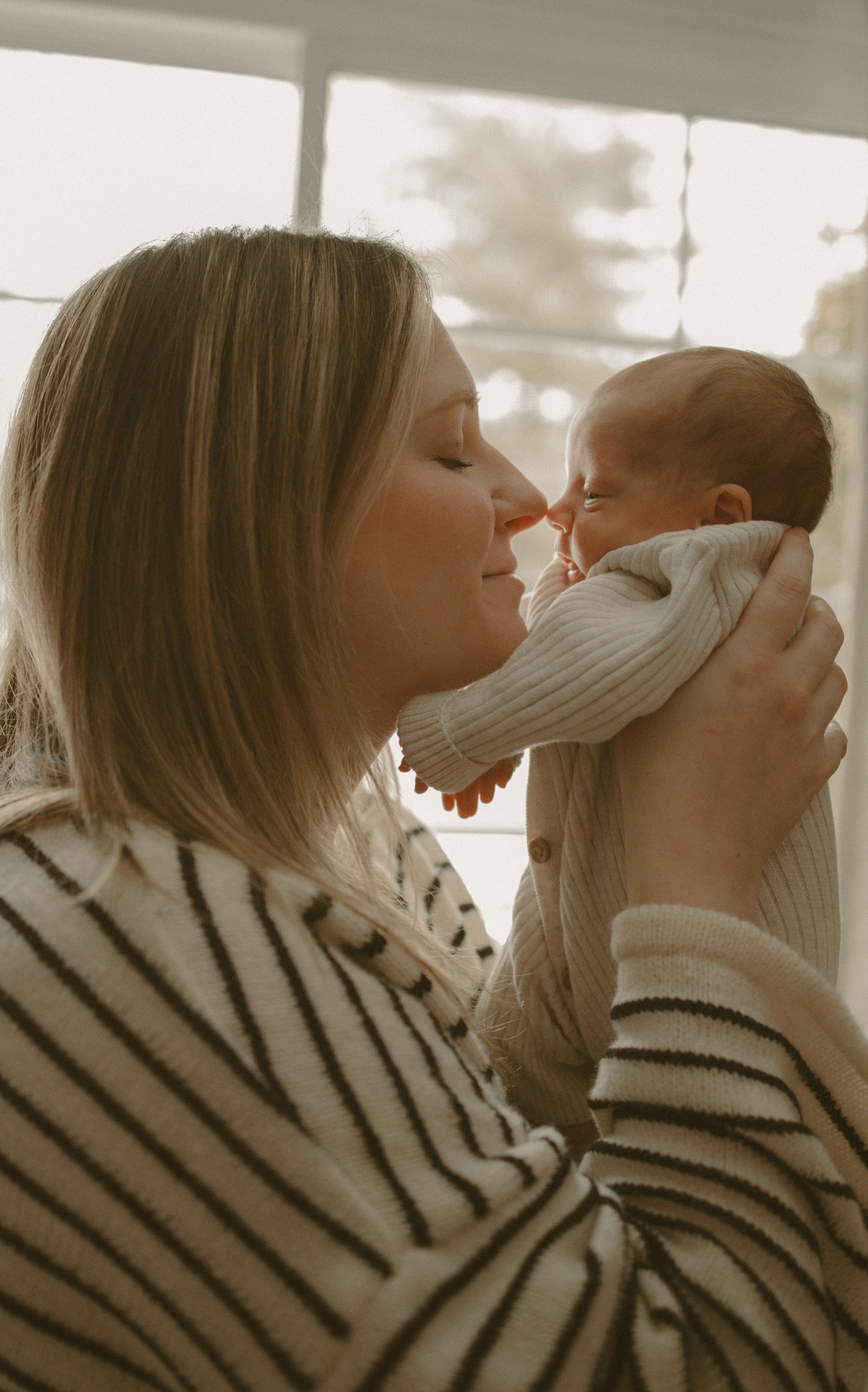 Newborn lifestyle documentary photographer