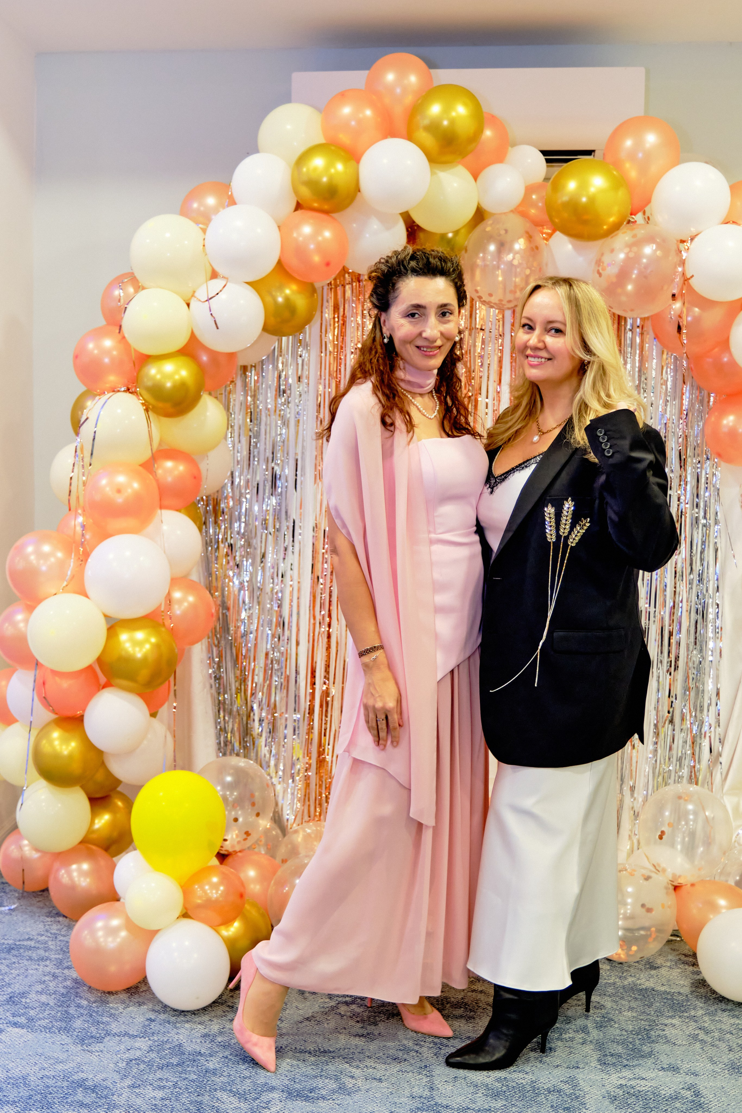 Фоторепортаж з благодійного Новорічного балу у Чорногорії. Портретний фотограф Альона Новгородцева