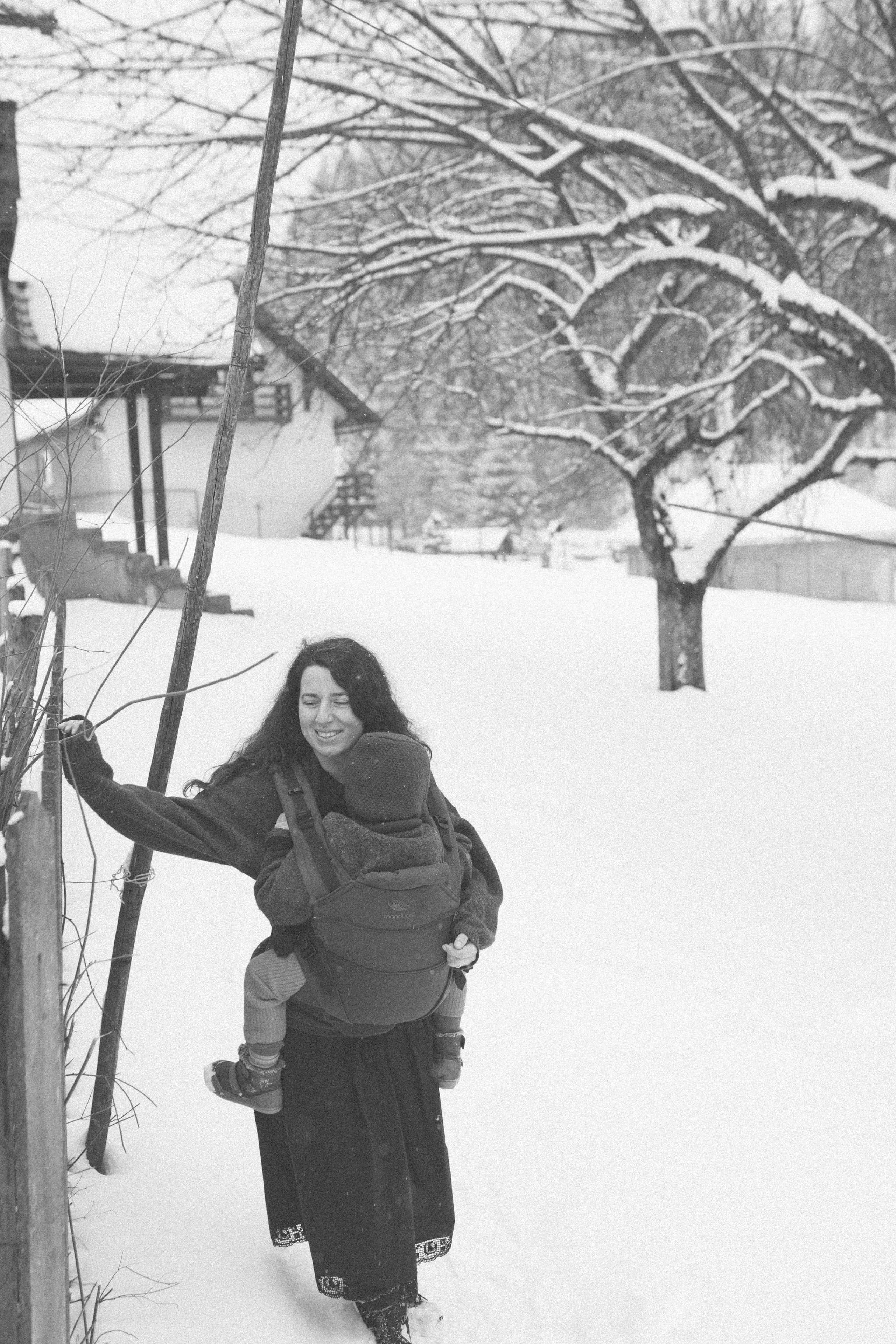 Review Manduca XT: Experiența mea de mamă | Mădălina Beda. Madalina Beda- Artist vizual, fotograf, doula la nastere, consultant babywearing Brasov si in toata tara