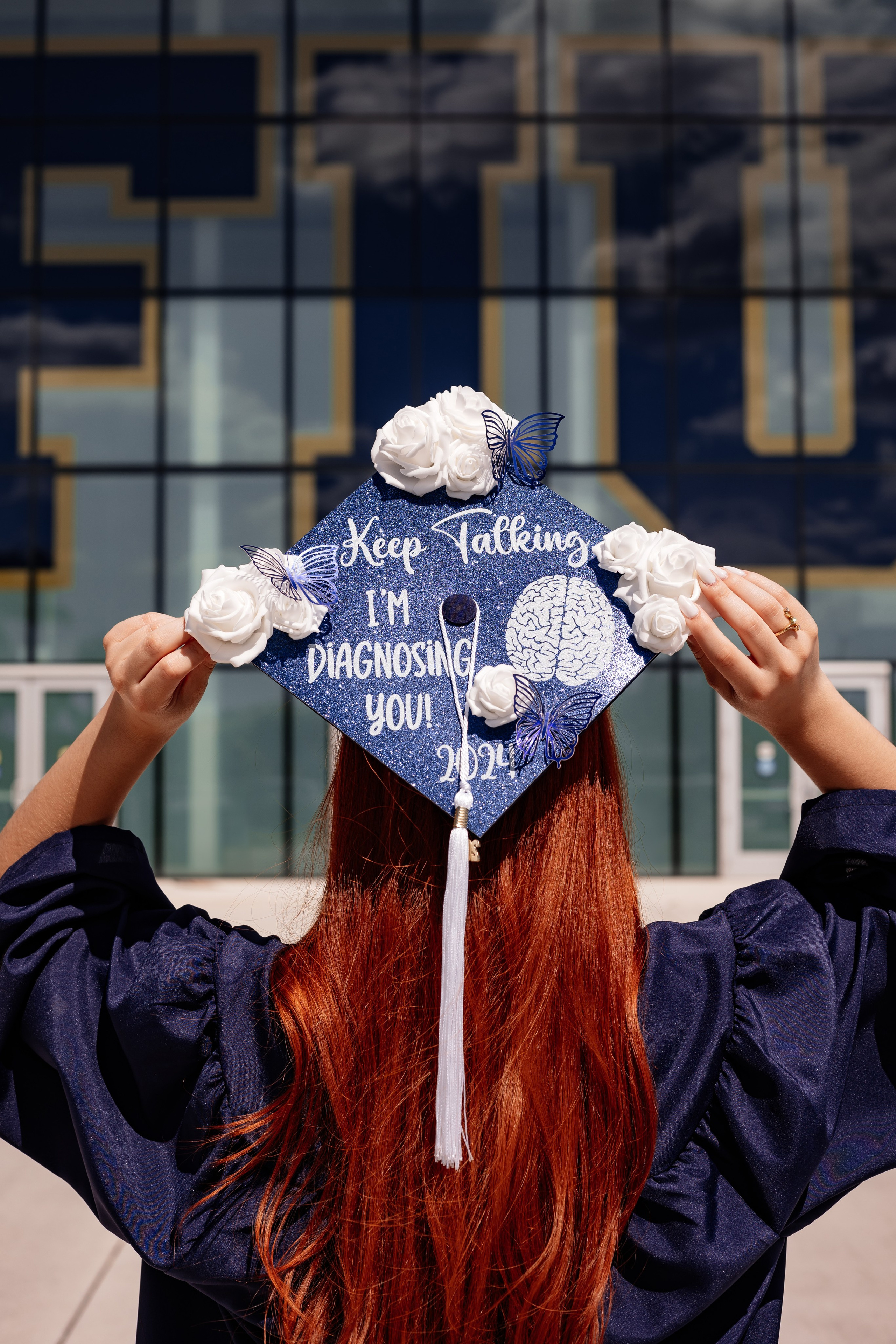 Decorating your graduation cap: do’s and don’ts. Portrait and graduation photographer Marina Simanava