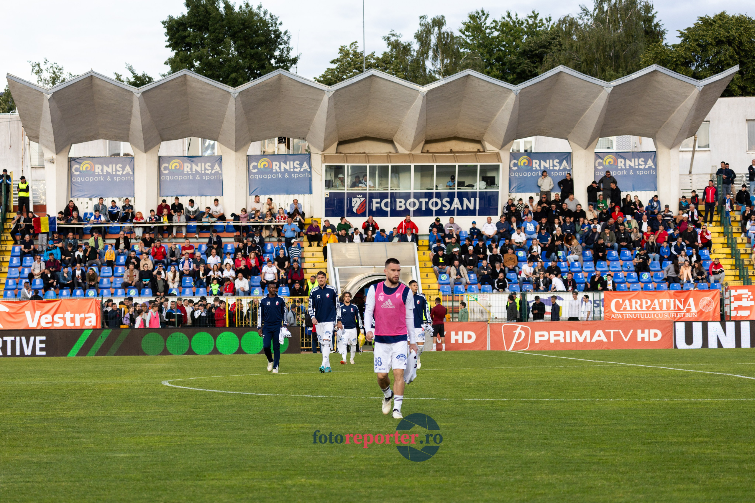Galerie Foto: FC Botoșani vs. CS Mioveni - Pe 17 mai 2024, am fost martorii unei partide incredibile între FC Botoșani și CS Mioveni, în prima manșă a barajului pentru evitarea retrogradării. În fața unui stadion plin de emoție și speranță, echipa noastră a obținut o victorie importantă, cu un gol marcat de Aldair în minutul 93. 💪 *FC Botoșani 1-0 CS Mioveni*⚽️ Urmăriți momentele cheie ale meciului și bucuria suporterilor în această galerie foto! Pregătiți-vă pentru meciul de retur de pe 24 mai, când vom lupta din nou pentru a rămâne în prima ligă.#FCBotoșani #CSMioveni #BarajRetrogradare #ForzaBotoșani #FotbalRomania #GalerieFoto