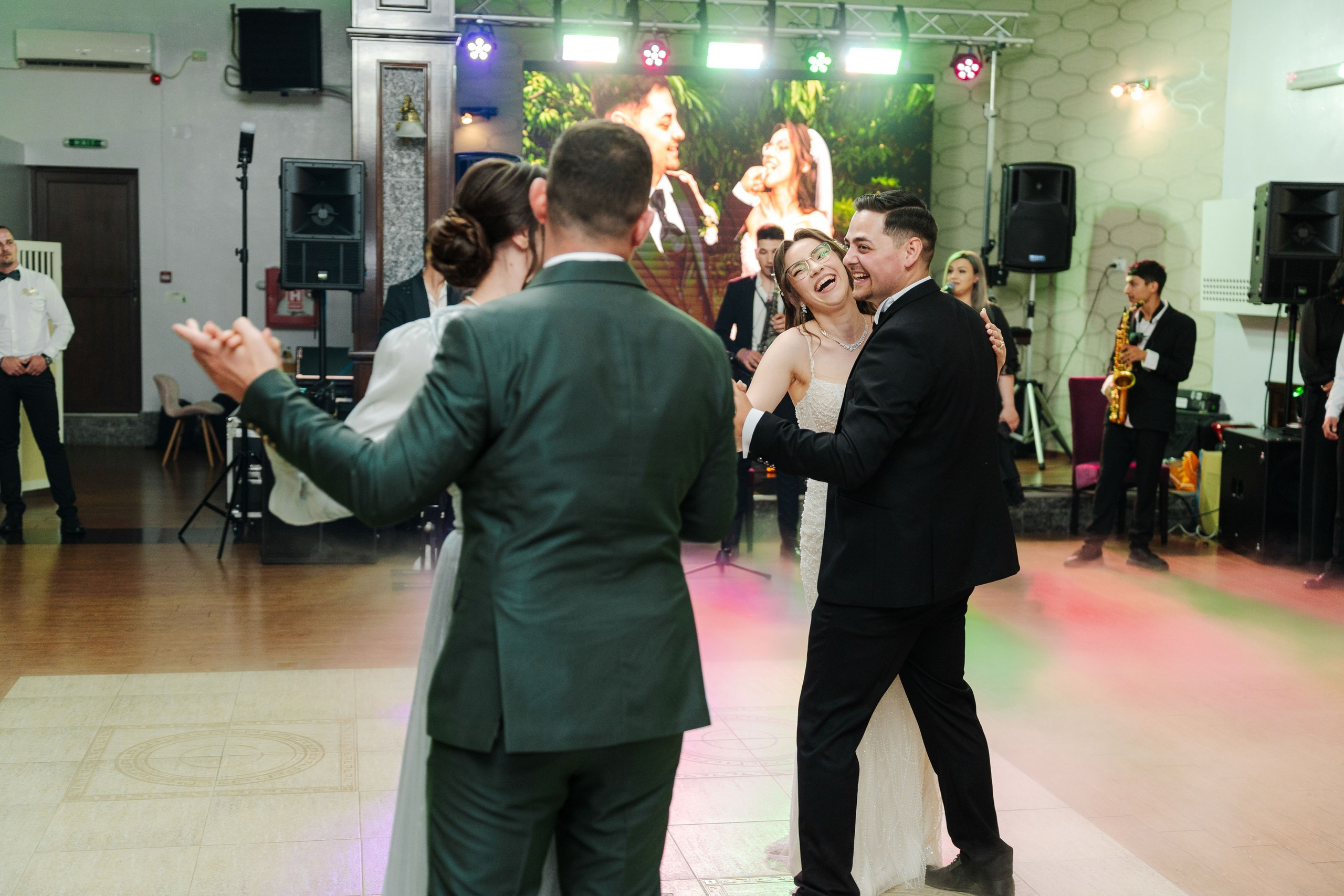 Stefania & Vasi. Ionut Cimpoes FOTOGRAF