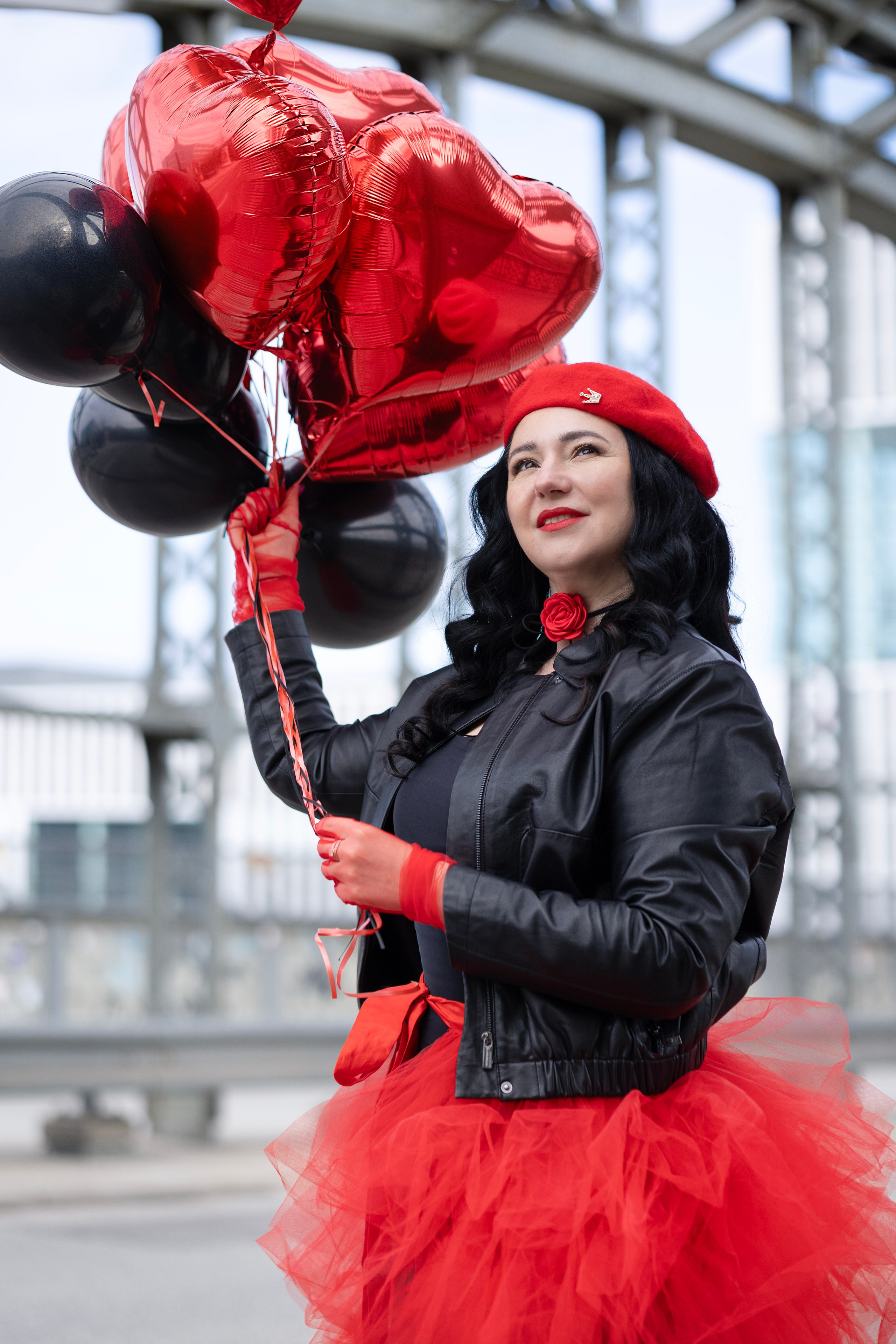 Balloons and red skirt. Фотограф в Мюнхене