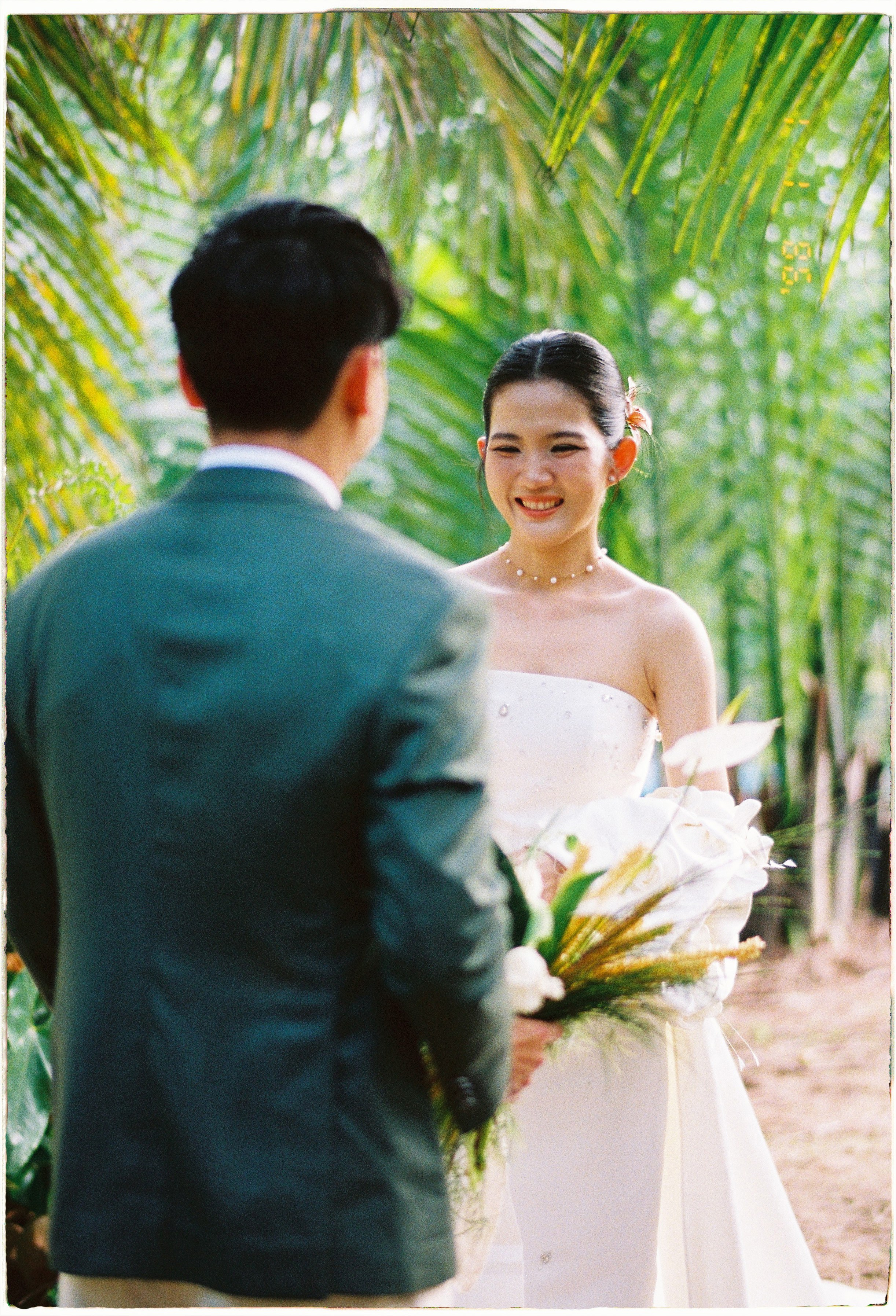 Khâm & Châu. Cam Images